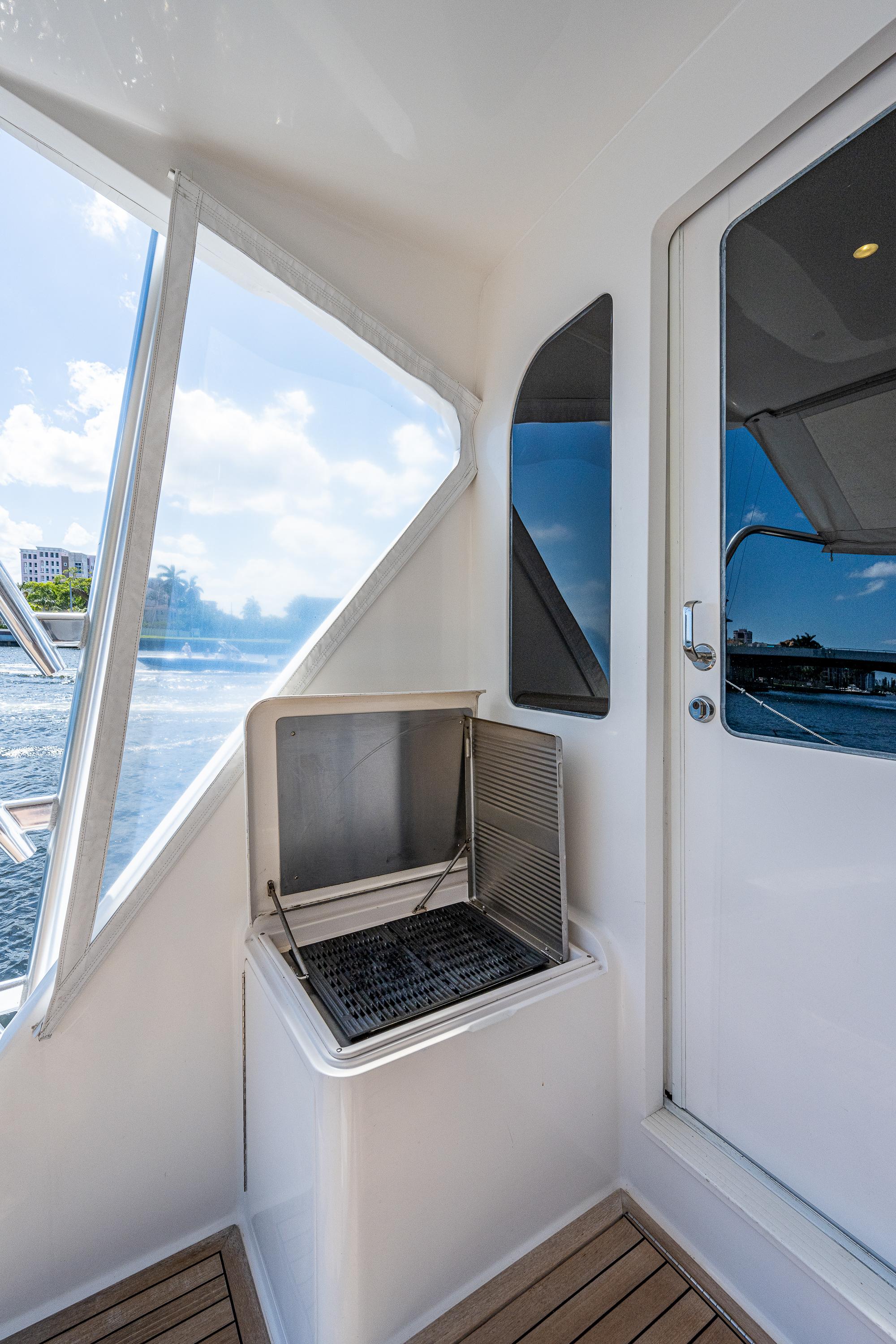 Viking 74 Convertible Reel Estate - Cockpit, Grill