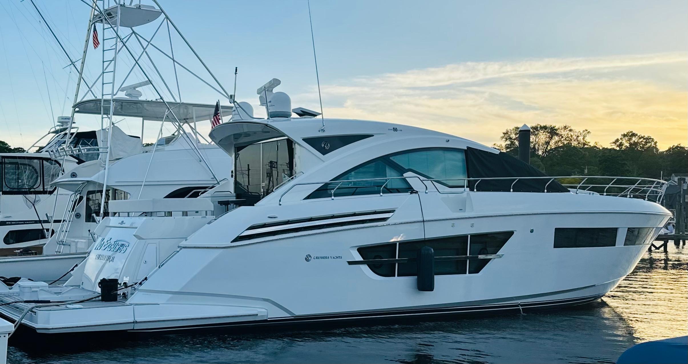 2017 Cruisers Yachts 60 Cantius0