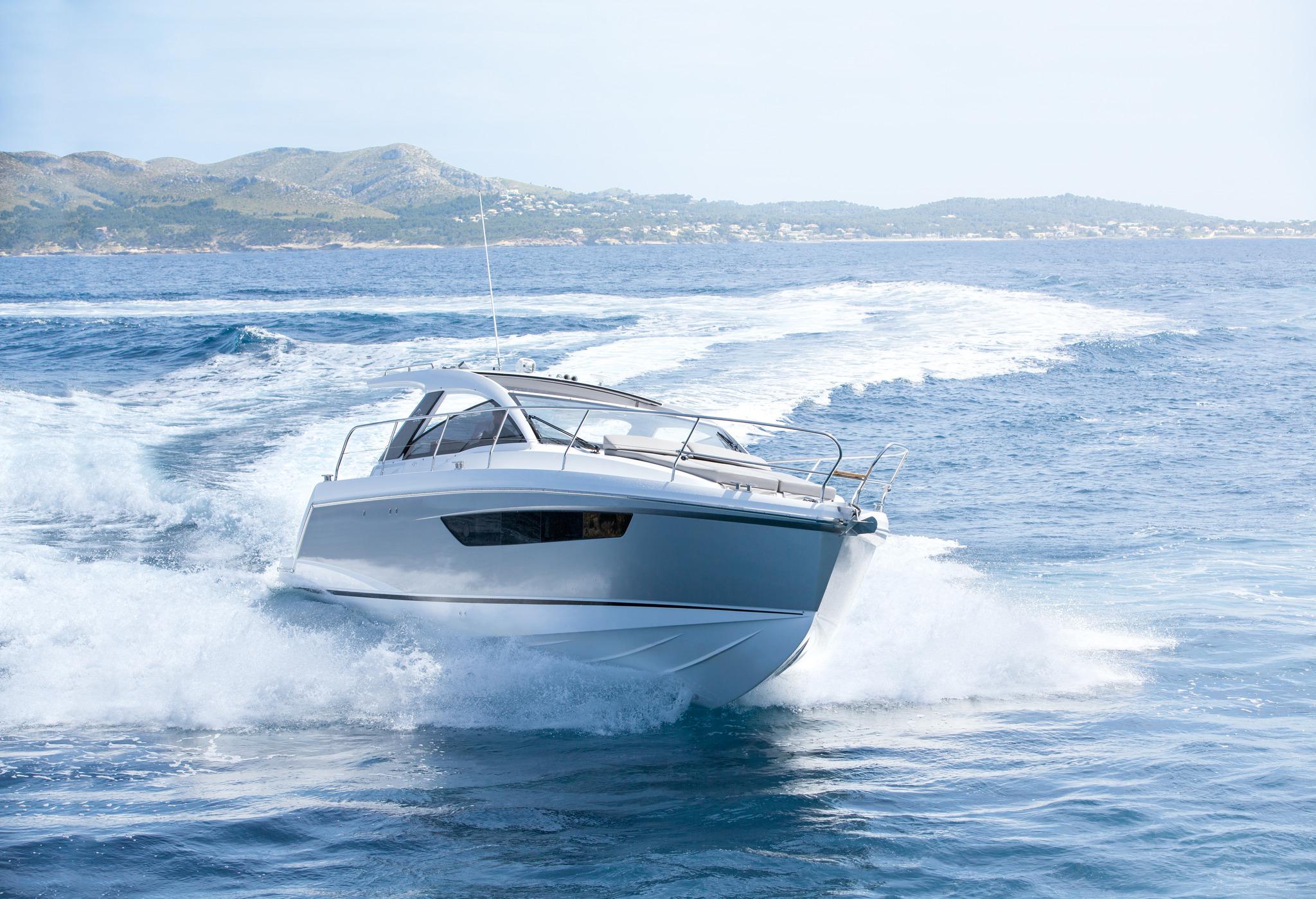 Sealine S330 style=