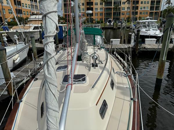 35' Island Packet, Listing Number 100914531, - Photo No. 9