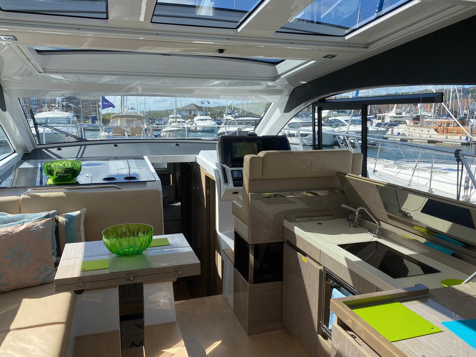 2019 Sealine C390
