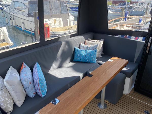 2019 Sealine C390