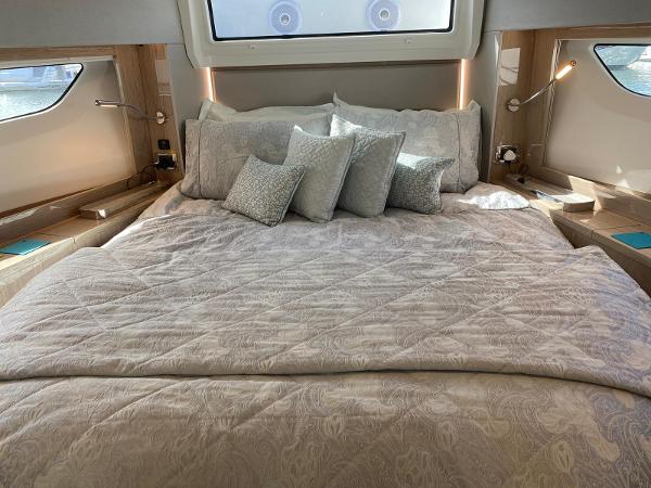 2019 Sealine C390