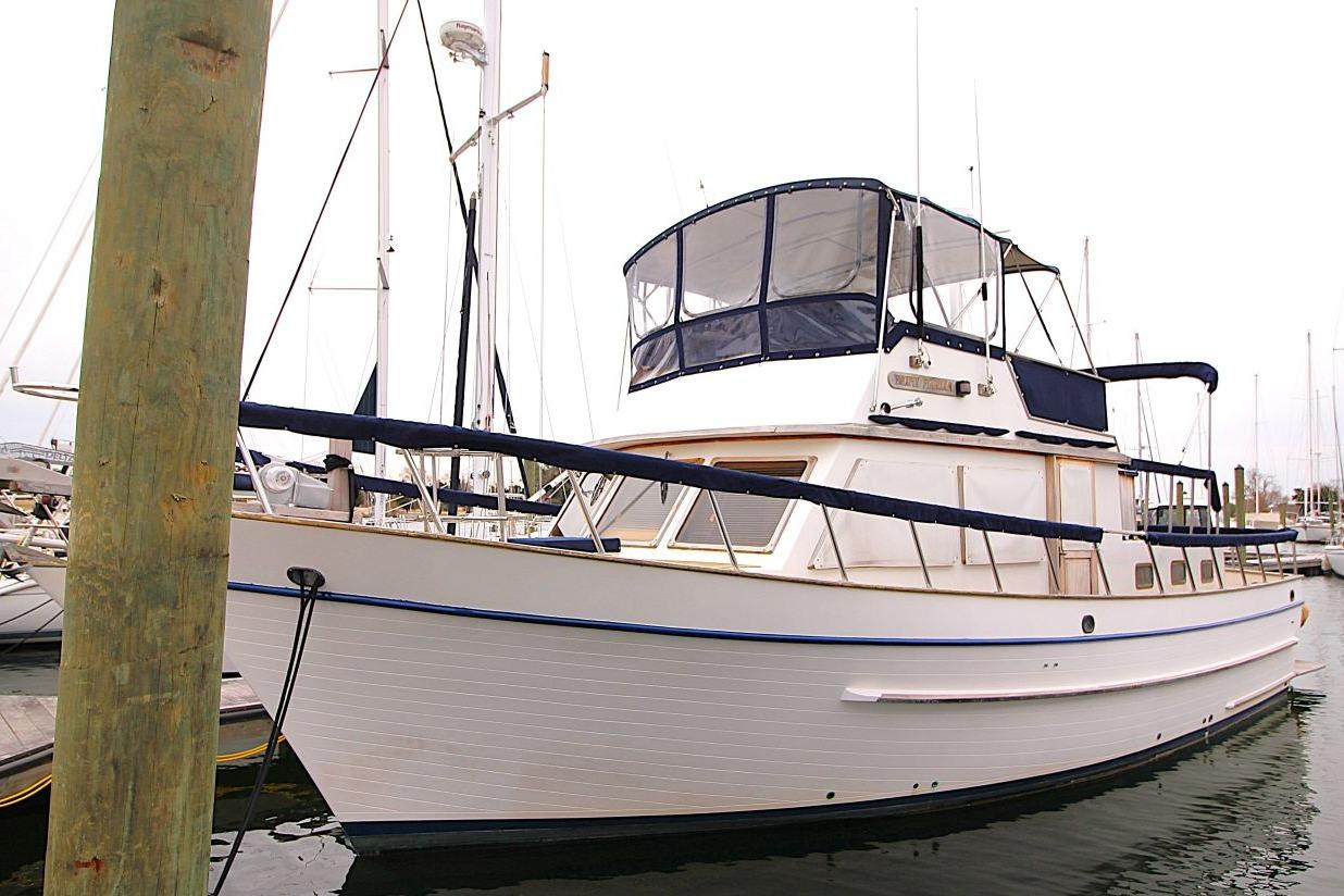 M 10650 CF Knot 10 Yacht Sales M 10650 CF Knot 10 Yacht Sales