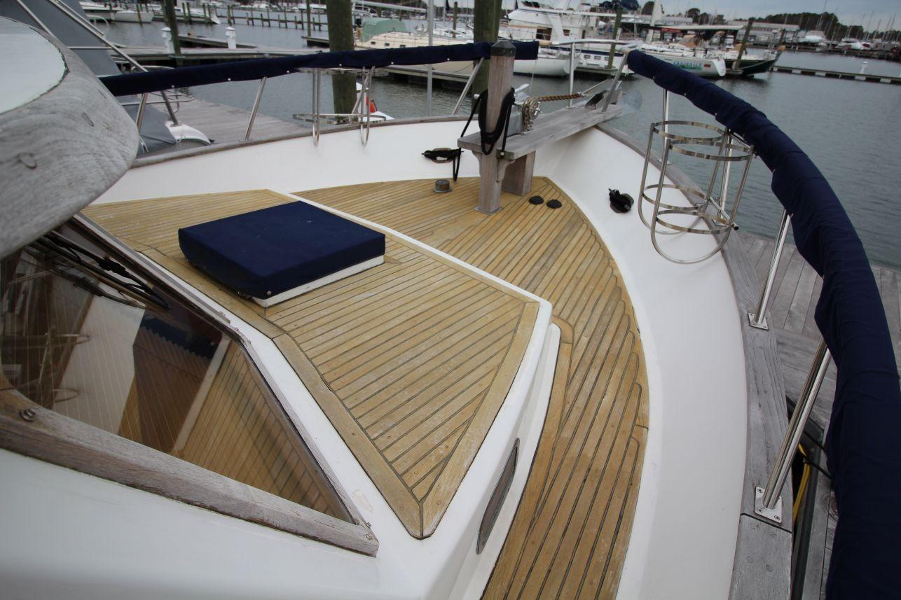 M 10650 CF Knot 10 Yacht Sales M 10650 CF Knot 10 Yacht Sales