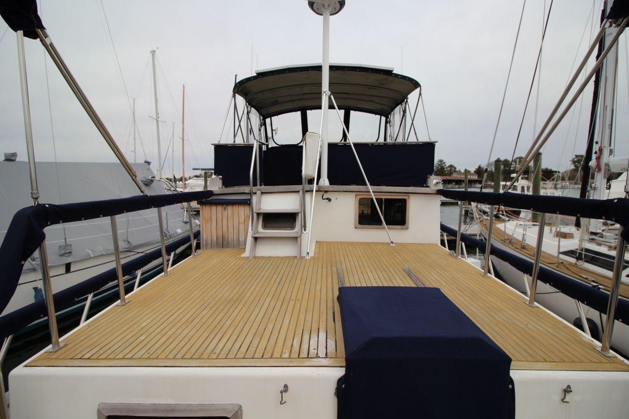 M 10650 CF Knot 10 Yacht Sales M 10650 CF Knot 10 Yacht Sales