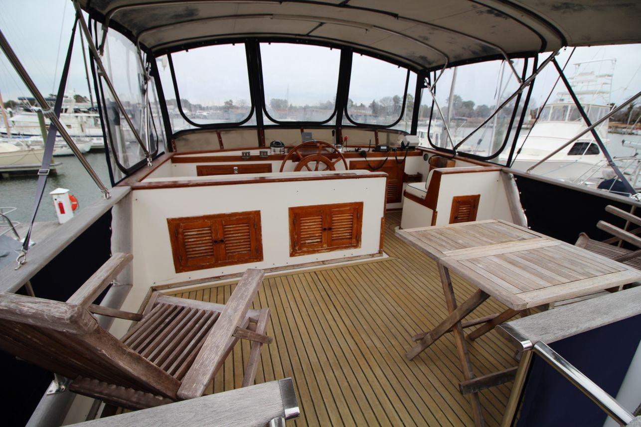 M 10650 CF Knot 10 Yacht Sales M 10650 CF Knot 10 Yacht Sales