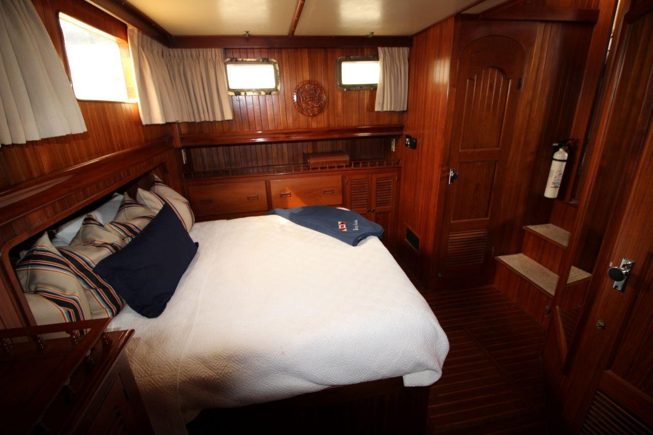 M 10650 CF Knot 10 Yacht Sales M 10650 CF Knot 10 Yacht Sales