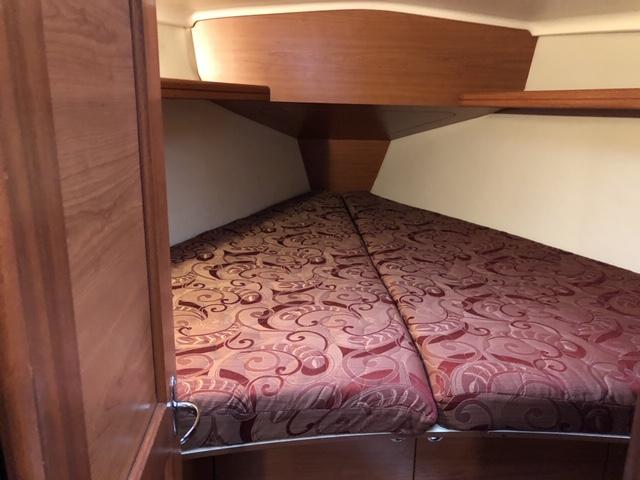 V berth