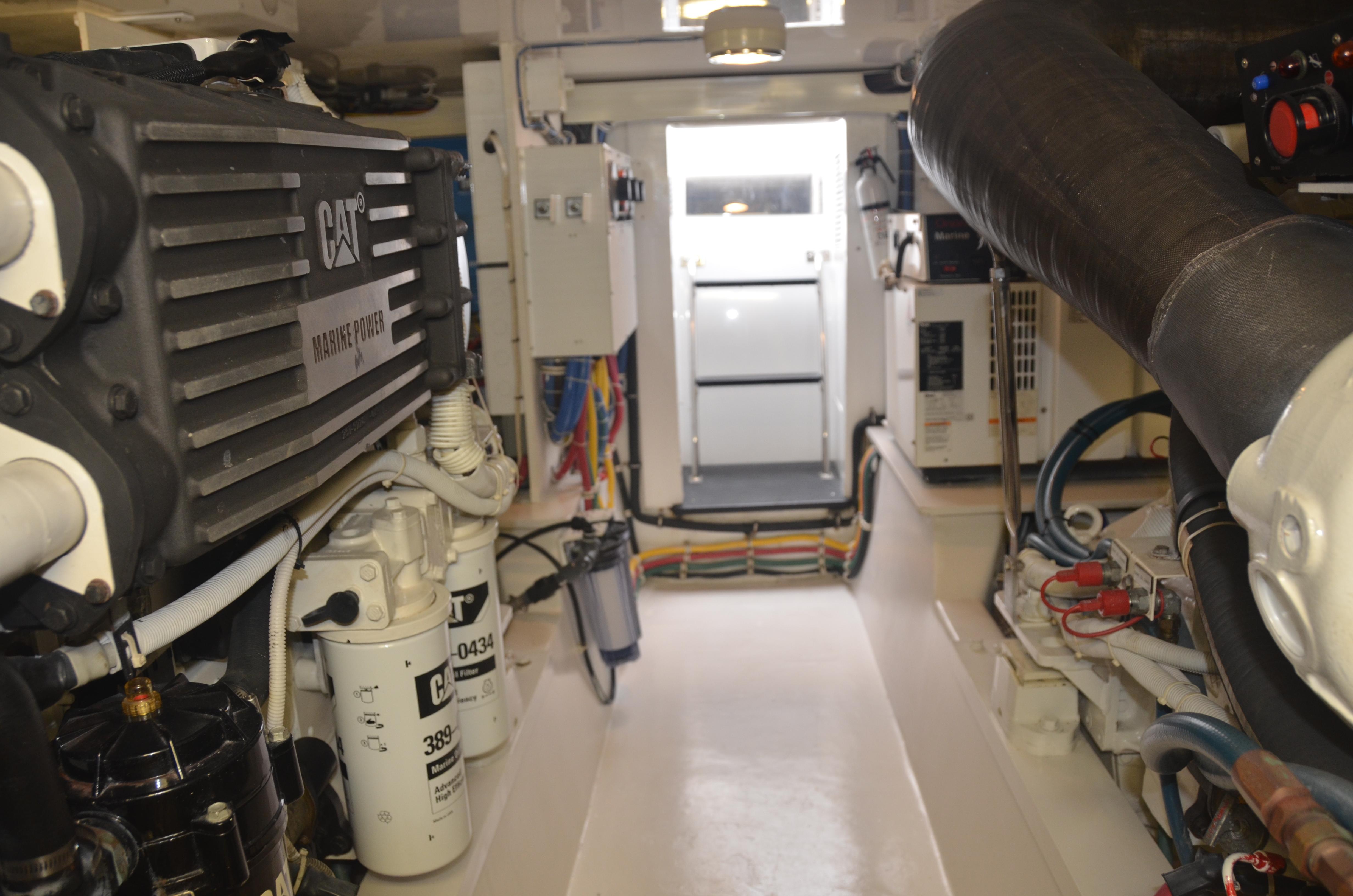 Hatteras 50-Moriah-Engine Room