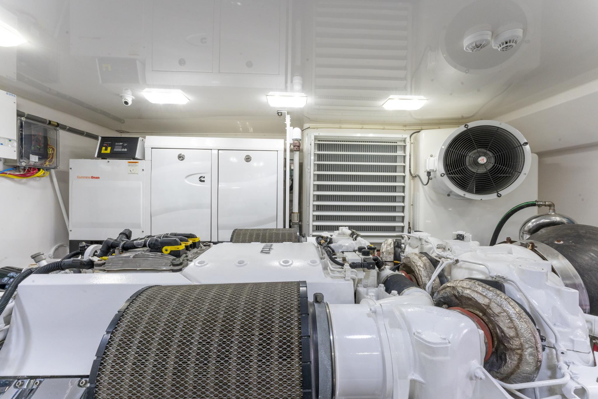2015 Viking 92 EB  HIGH COTTON  Engine Room