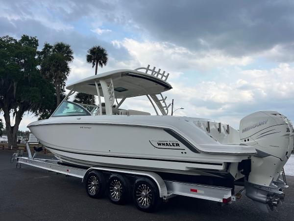 32' Boston Whaler, Listing Number 100916355, - Photo No. 3