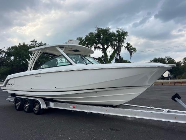 32' Boston Whaler, Listing Number 100916355, Image No. 10