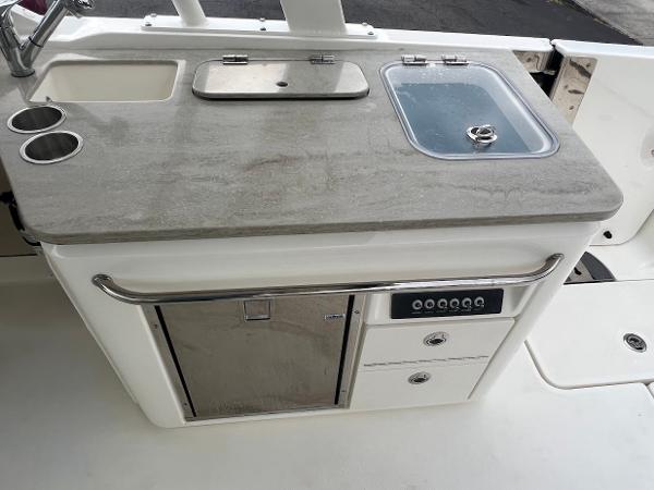 32' Boston Whaler, Listing Number 100916355, - Photo No. 32