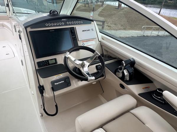 32' Boston Whaler, Listing Number 100916355, - Photo No. 29