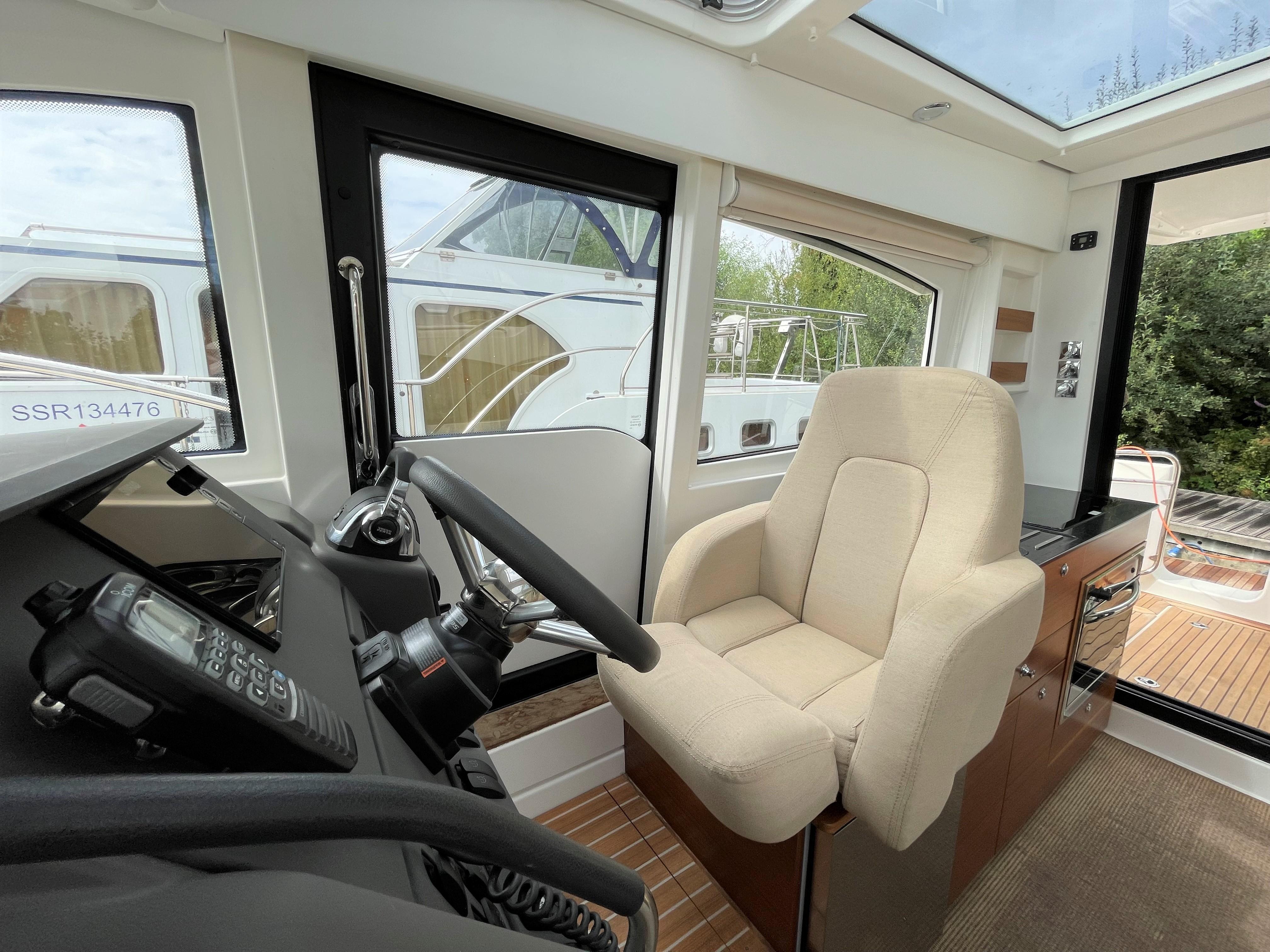 2016 Nimbus 305 Coupe