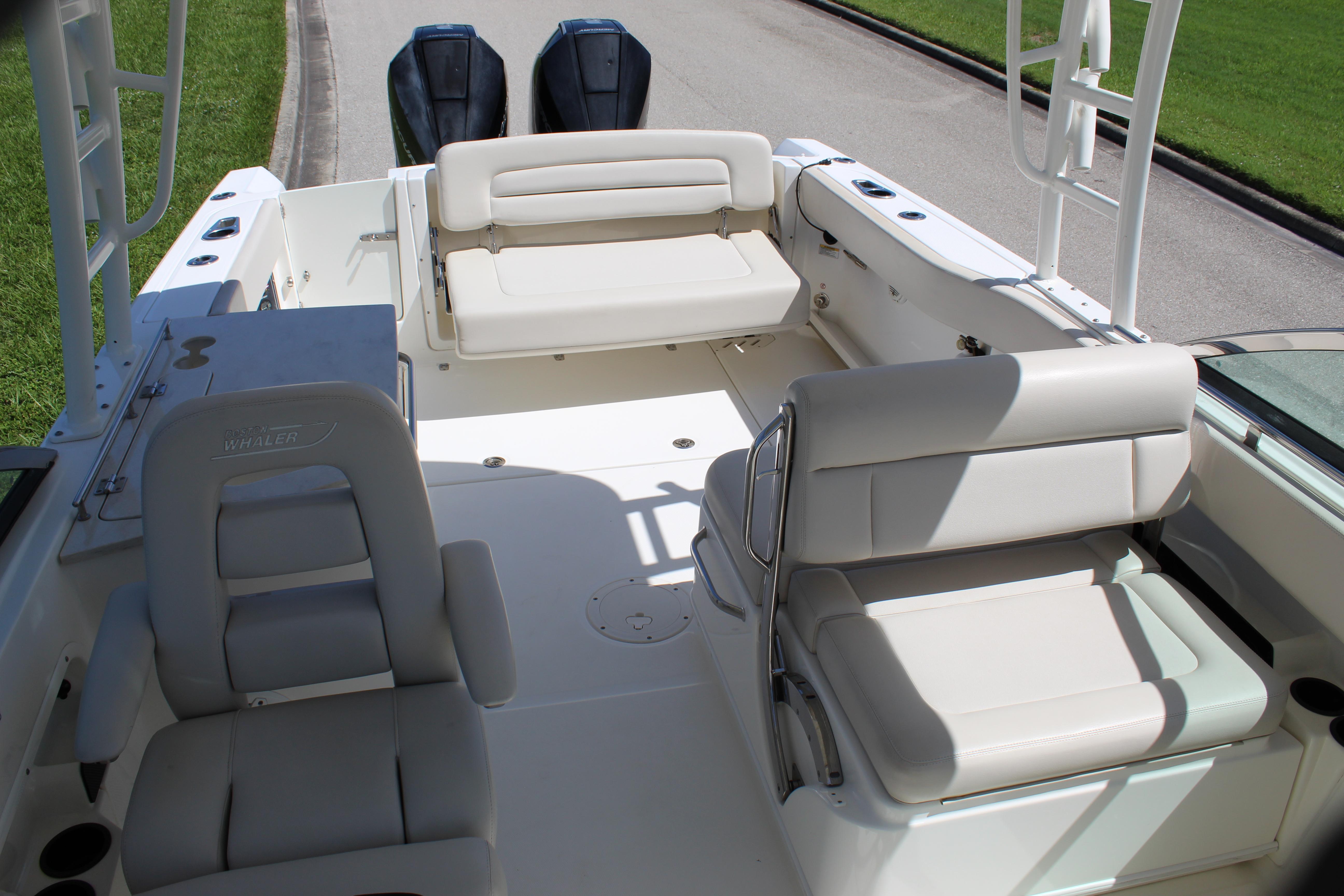 2018-boston-whaler-270-vantage-power-9879491-20250721145744238-1