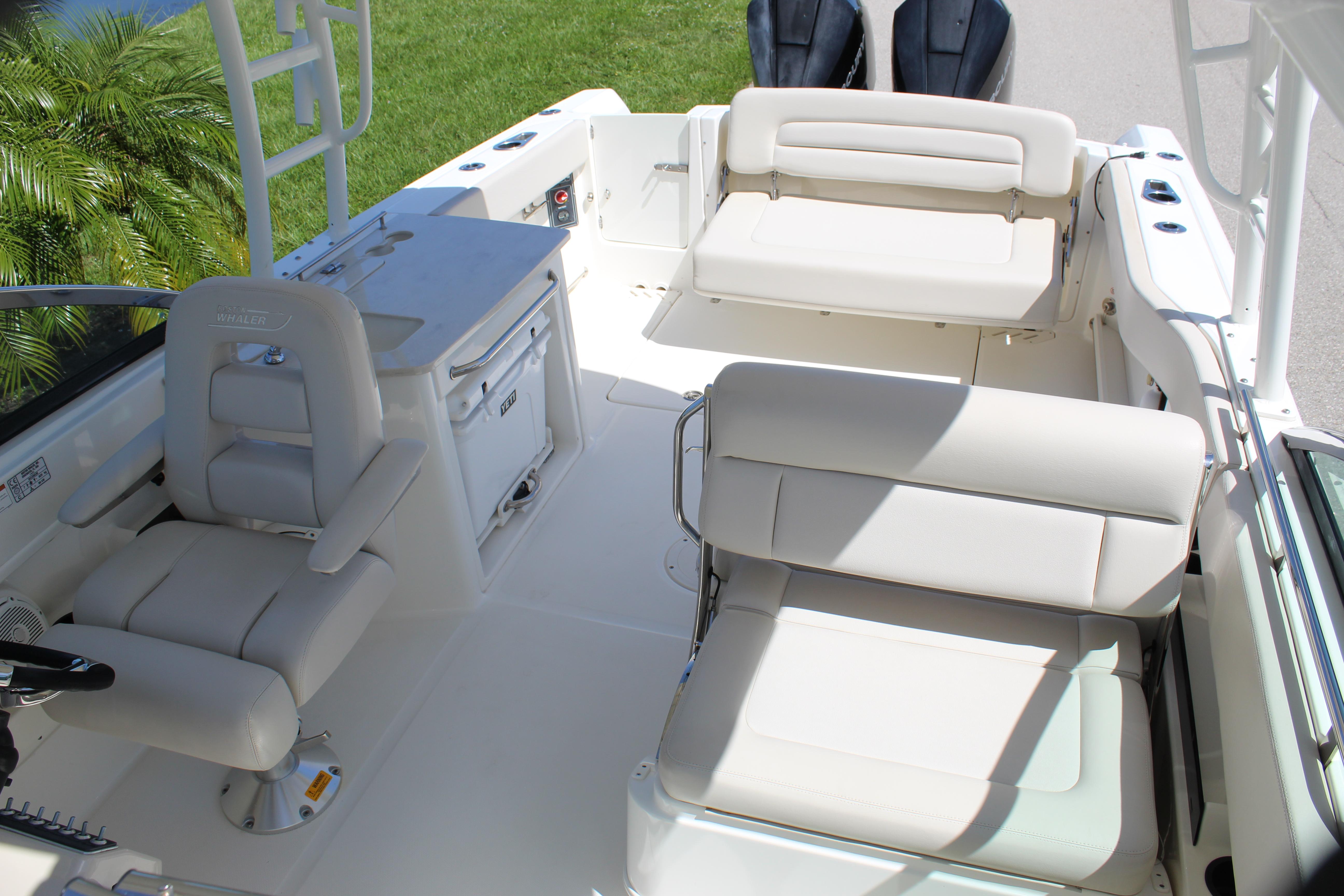 2018-boston-whaler-270-vantage-power-9879491-20250721145745587-1