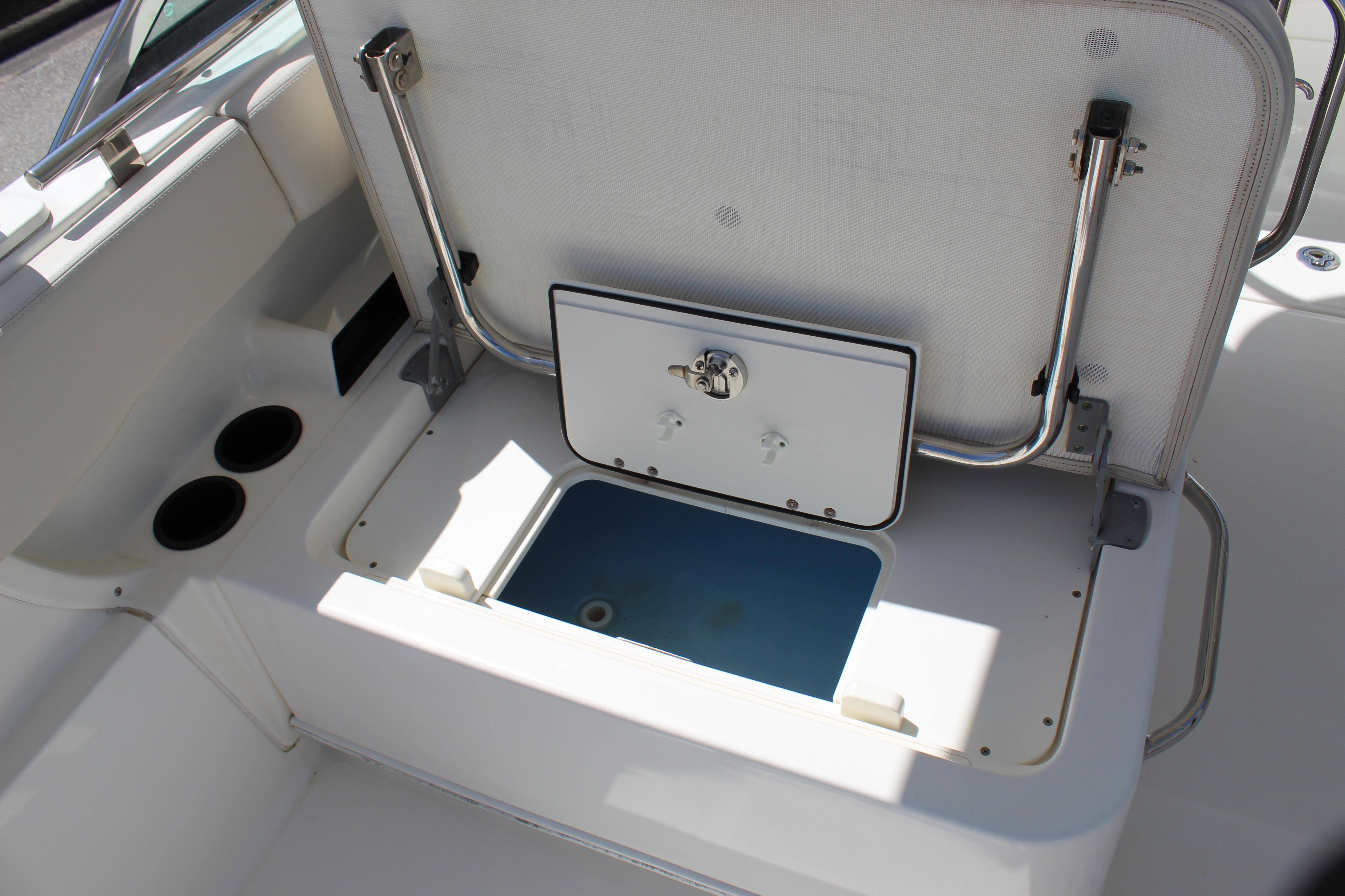2018-boston-whaler-270-vantage-power-9879491-20250721145748622-1