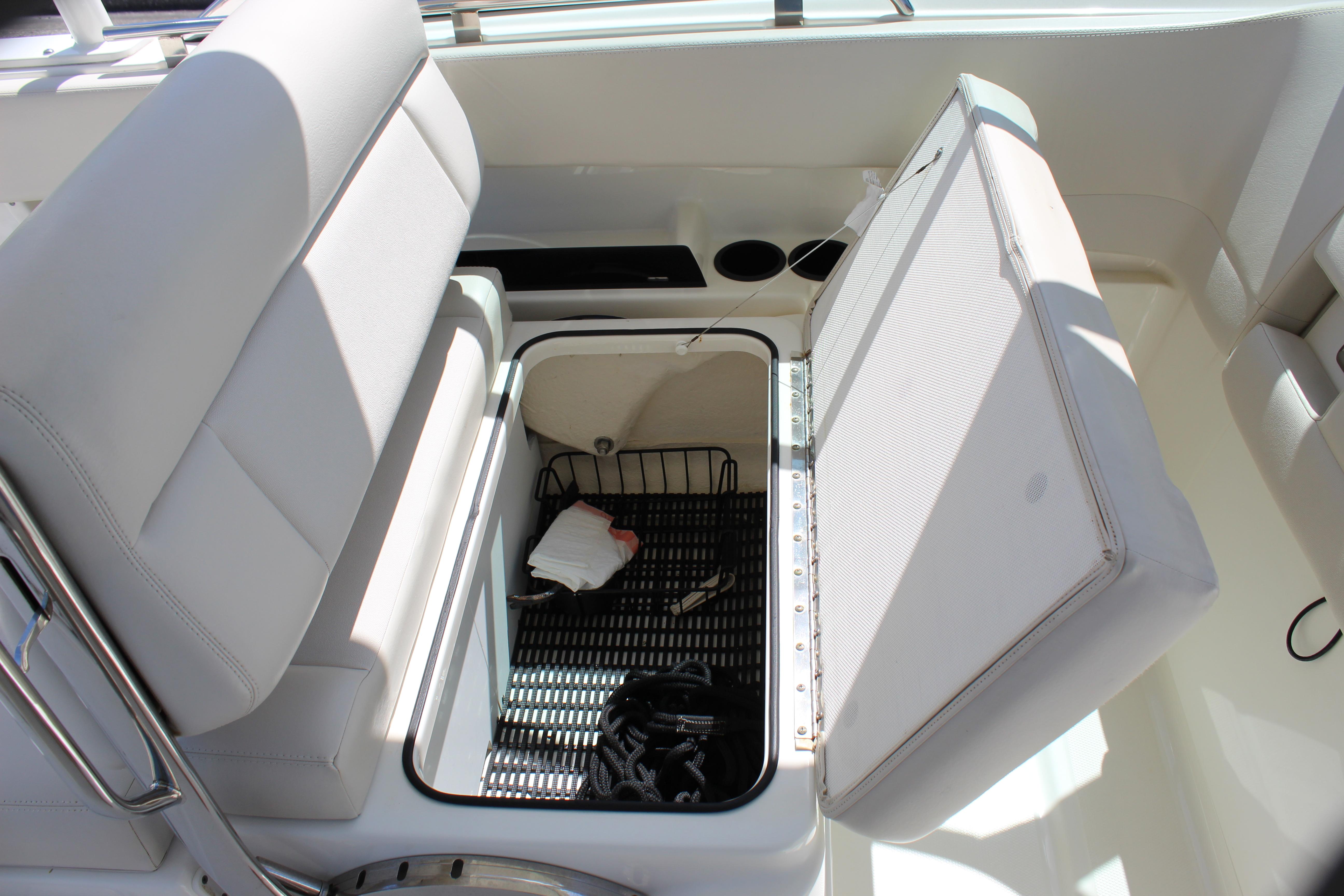 2018-boston-whaler-270-vantage-power-9879491-20250721145751868-1