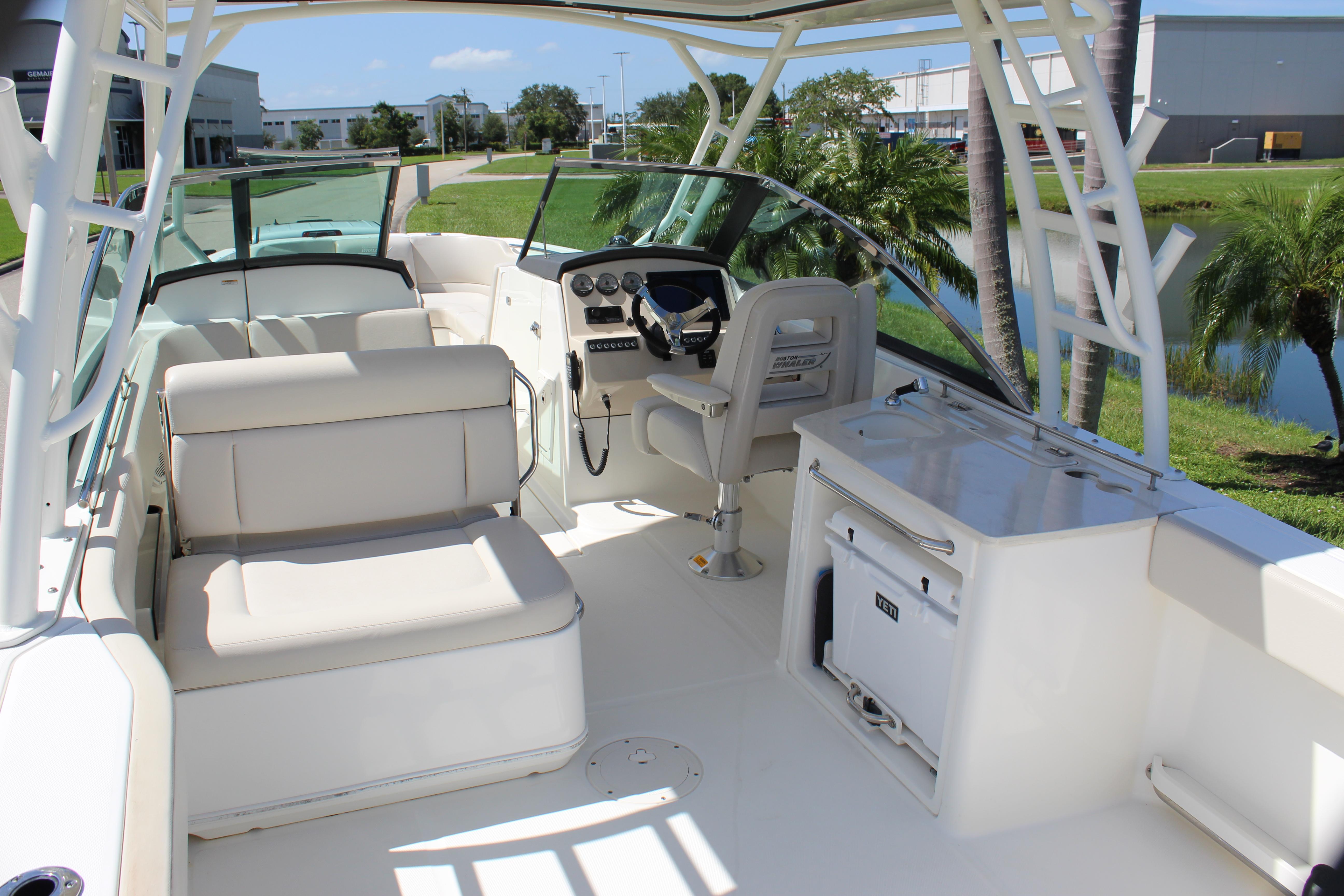2018-boston-whaler-270-vantage-power-9879491-20250721145755927-1