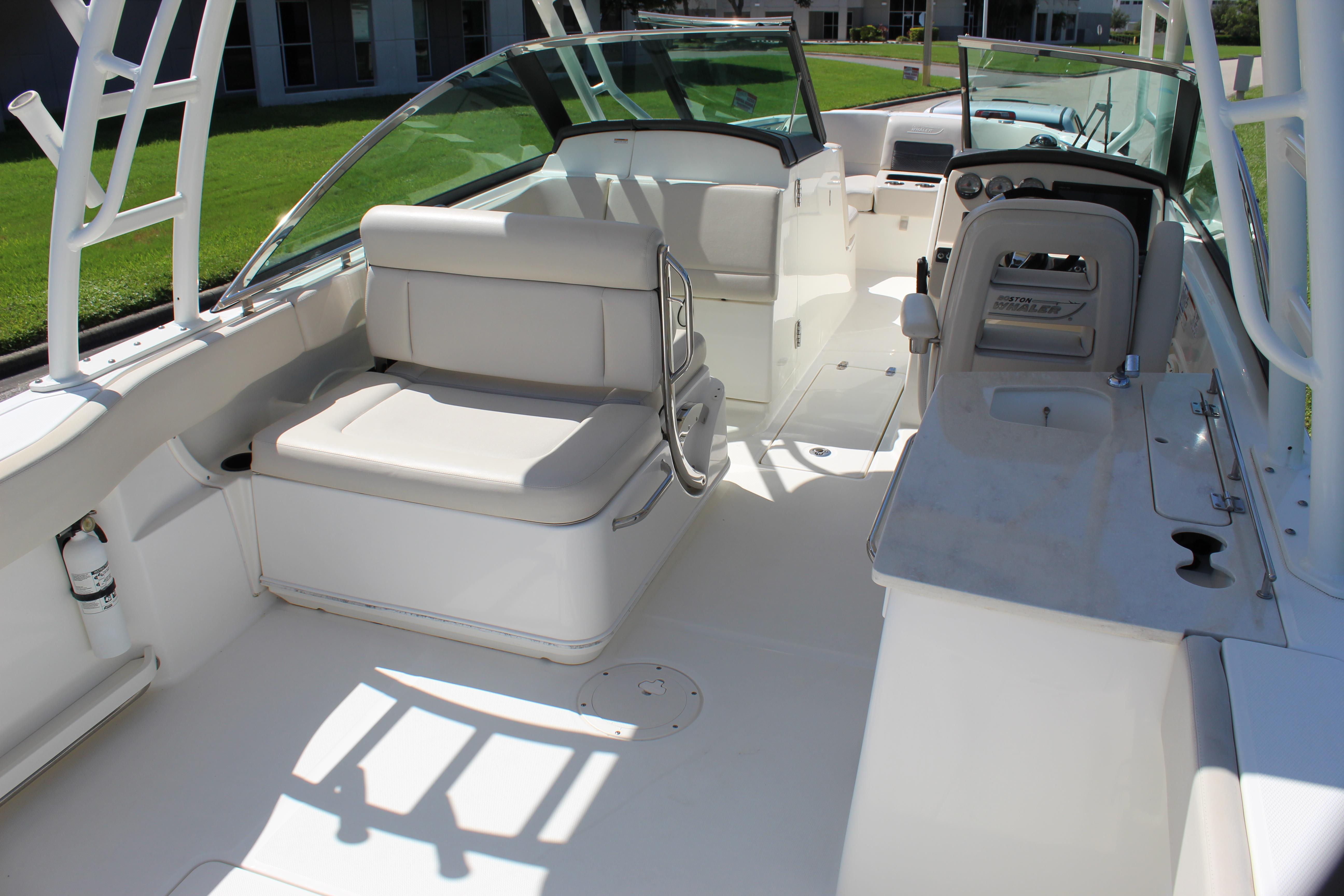 2018-boston-whaler-270-vantage-power-9879491-20250721145759734-1