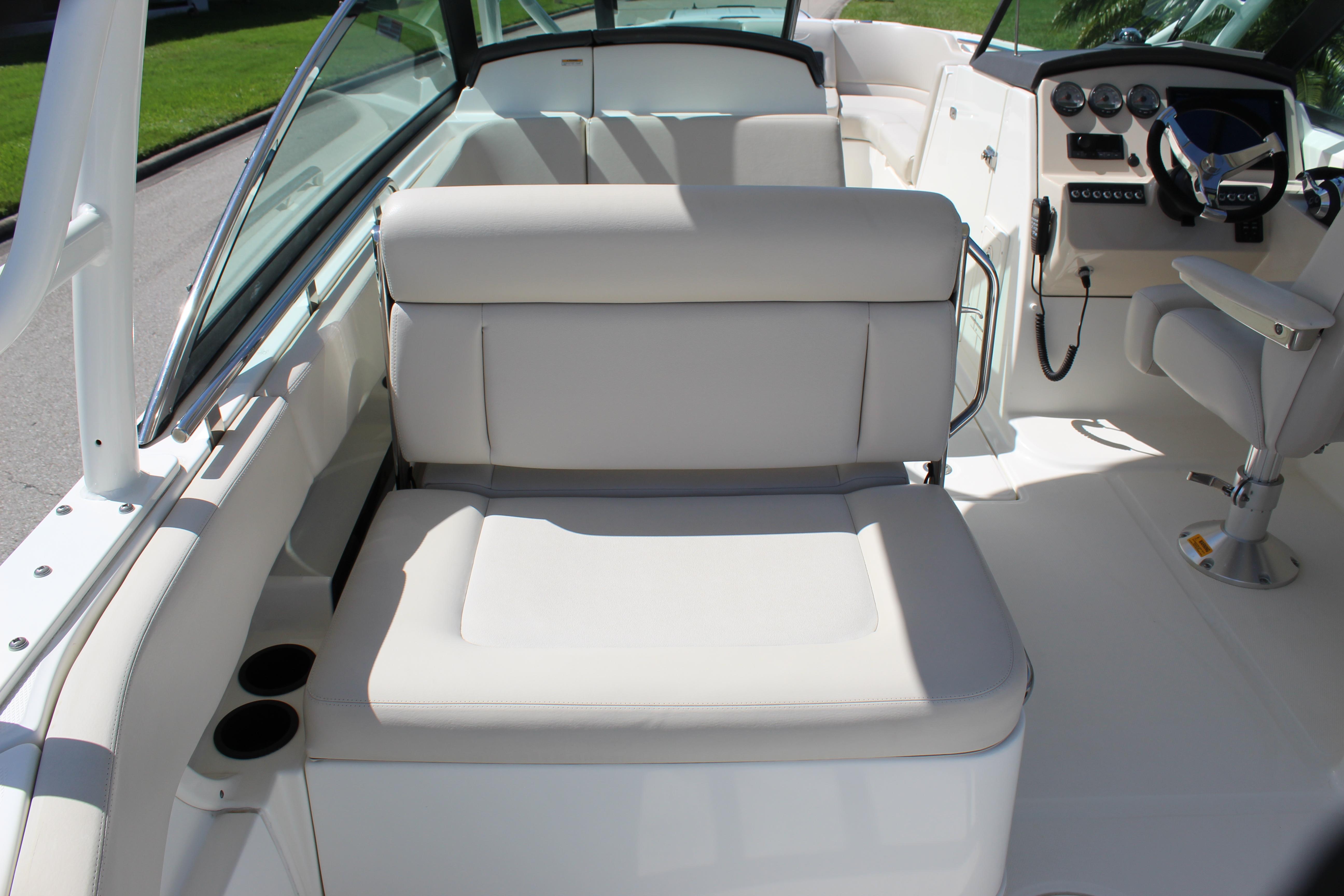 2018-boston-whaler-270-vantage-power-9879491-20250721145800502-1