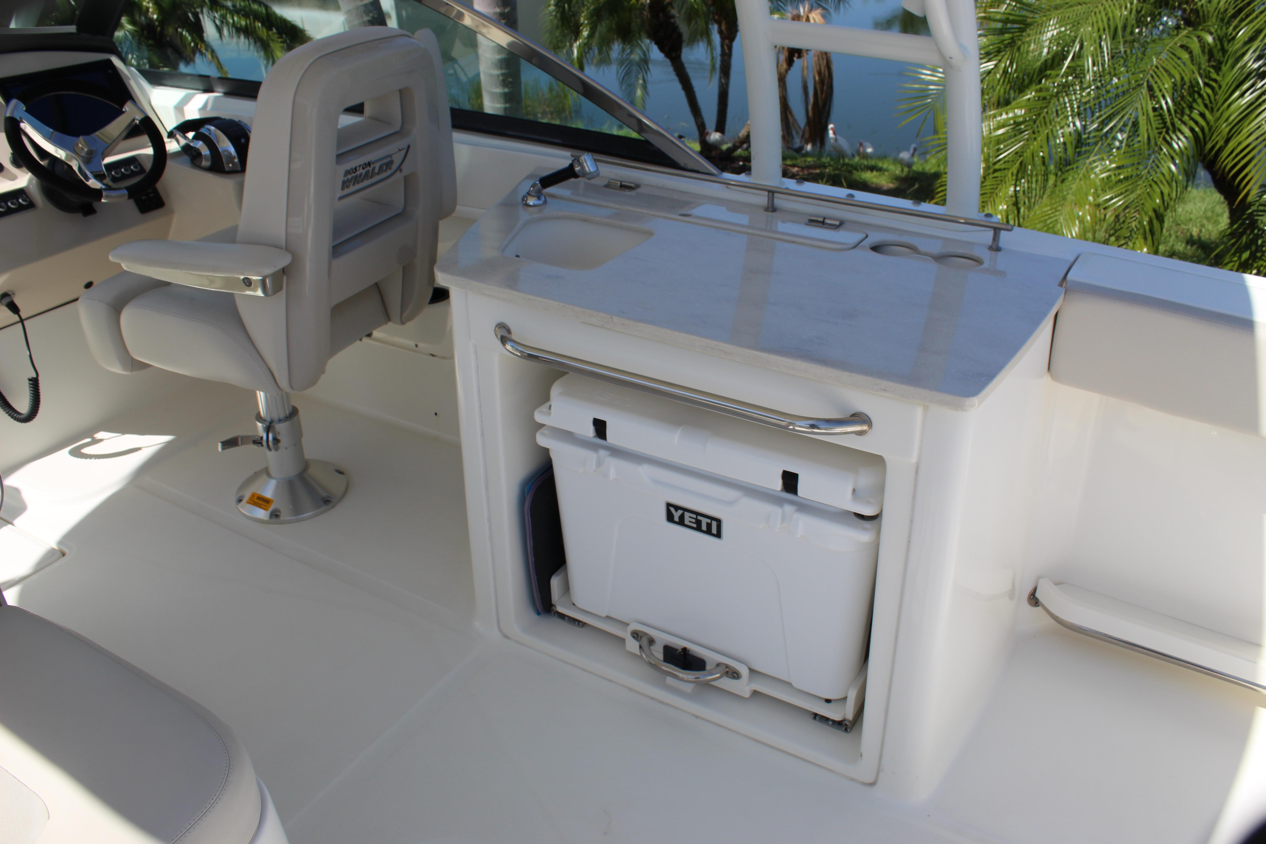 2018-boston-whaler-270-vantage-power-9879491-20250721145806646-1