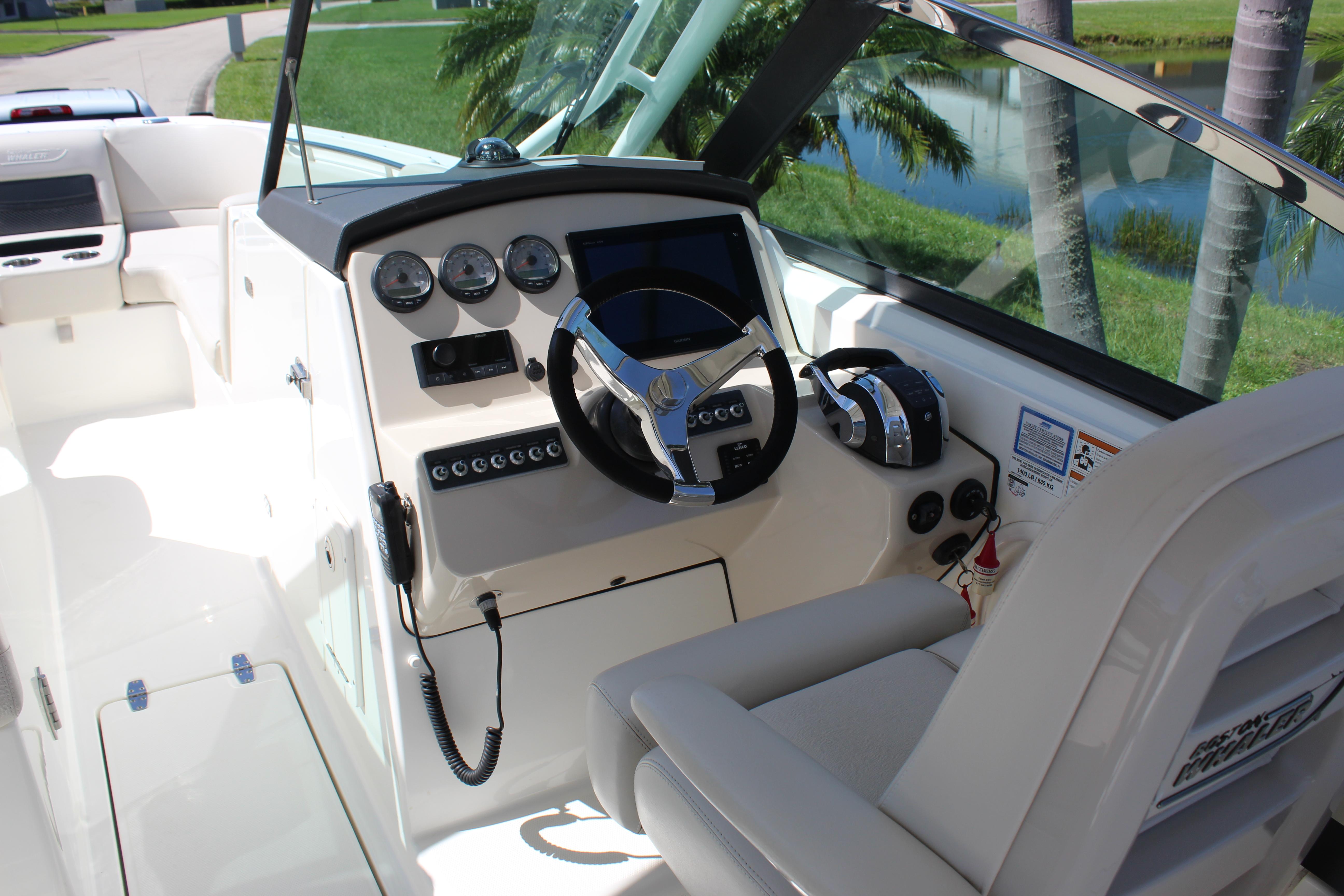 2018-boston-whaler-270-vantage-power-9879491-20250721145809493-1