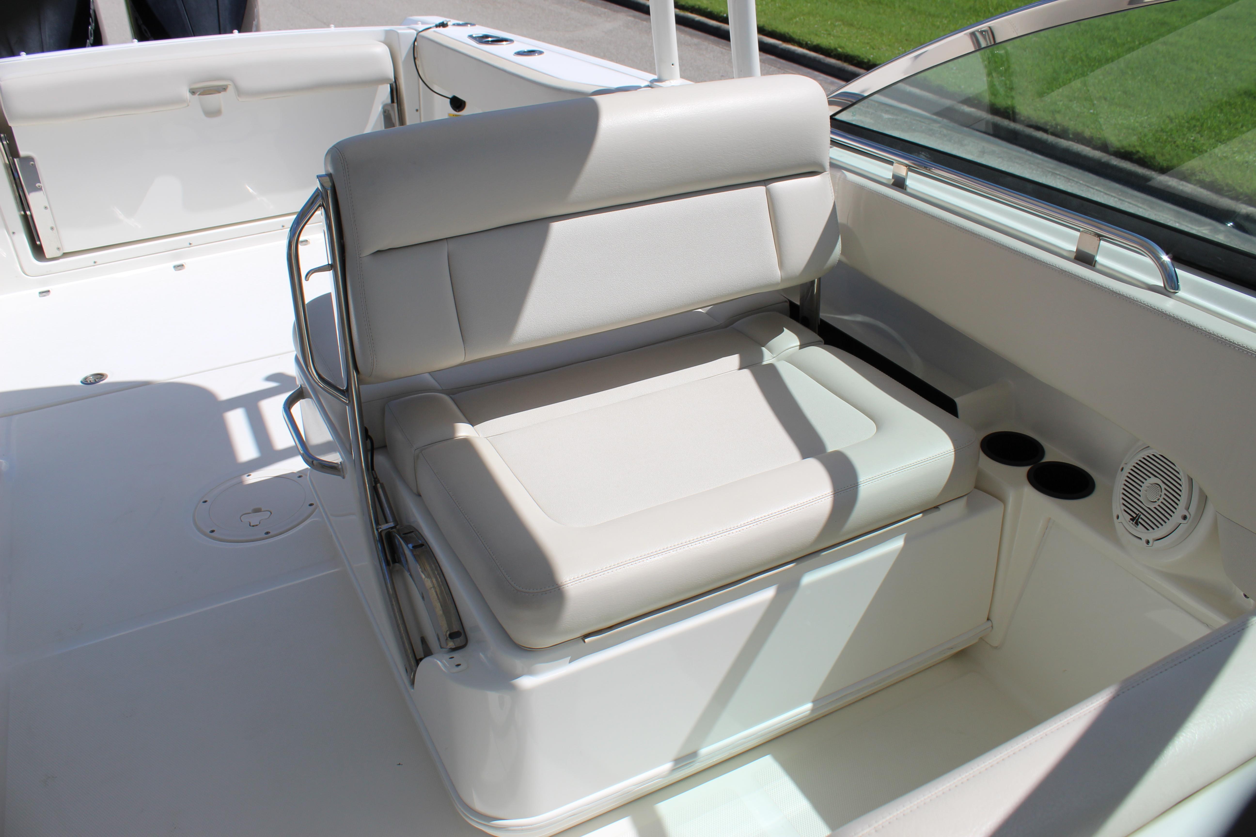 2018-boston-whaler-270-vantage-power-9879491-20250721145817166-1