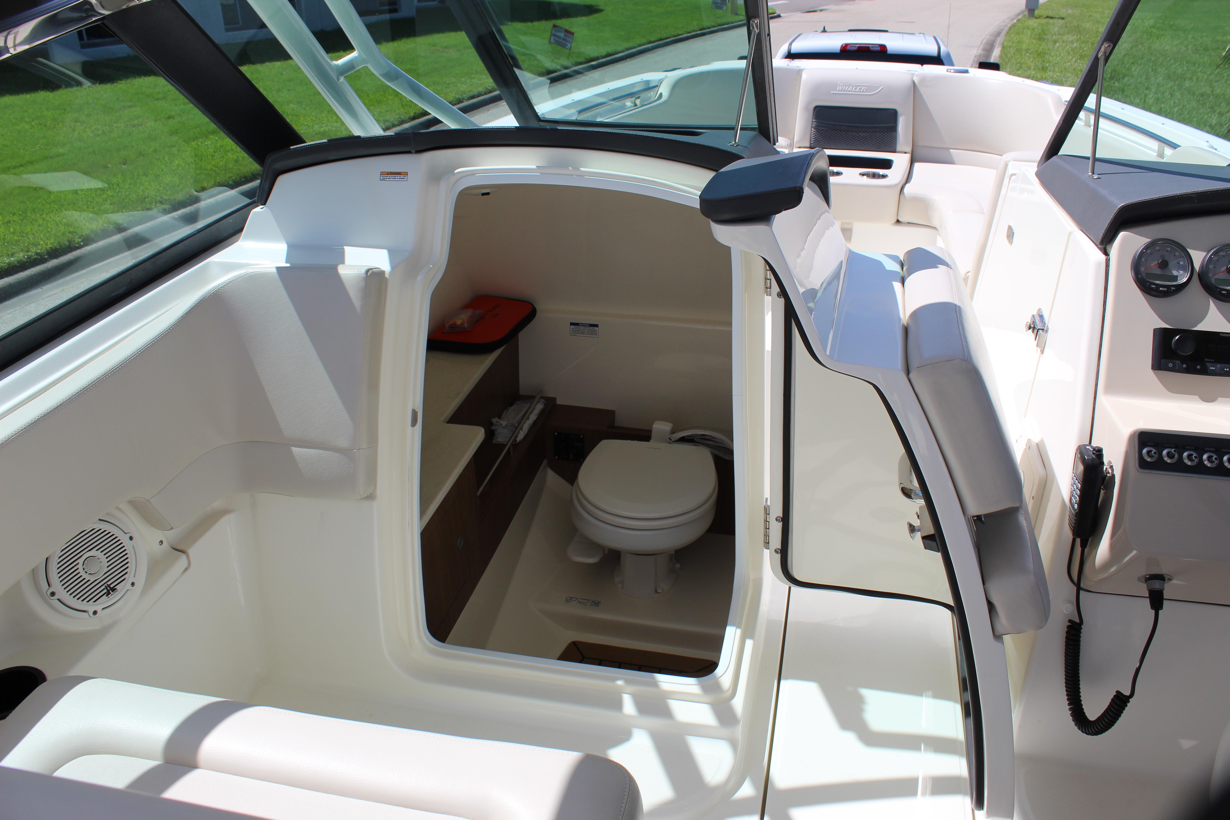 2018-boston-whaler-270-vantage-power-9879491-20250721145835027-1