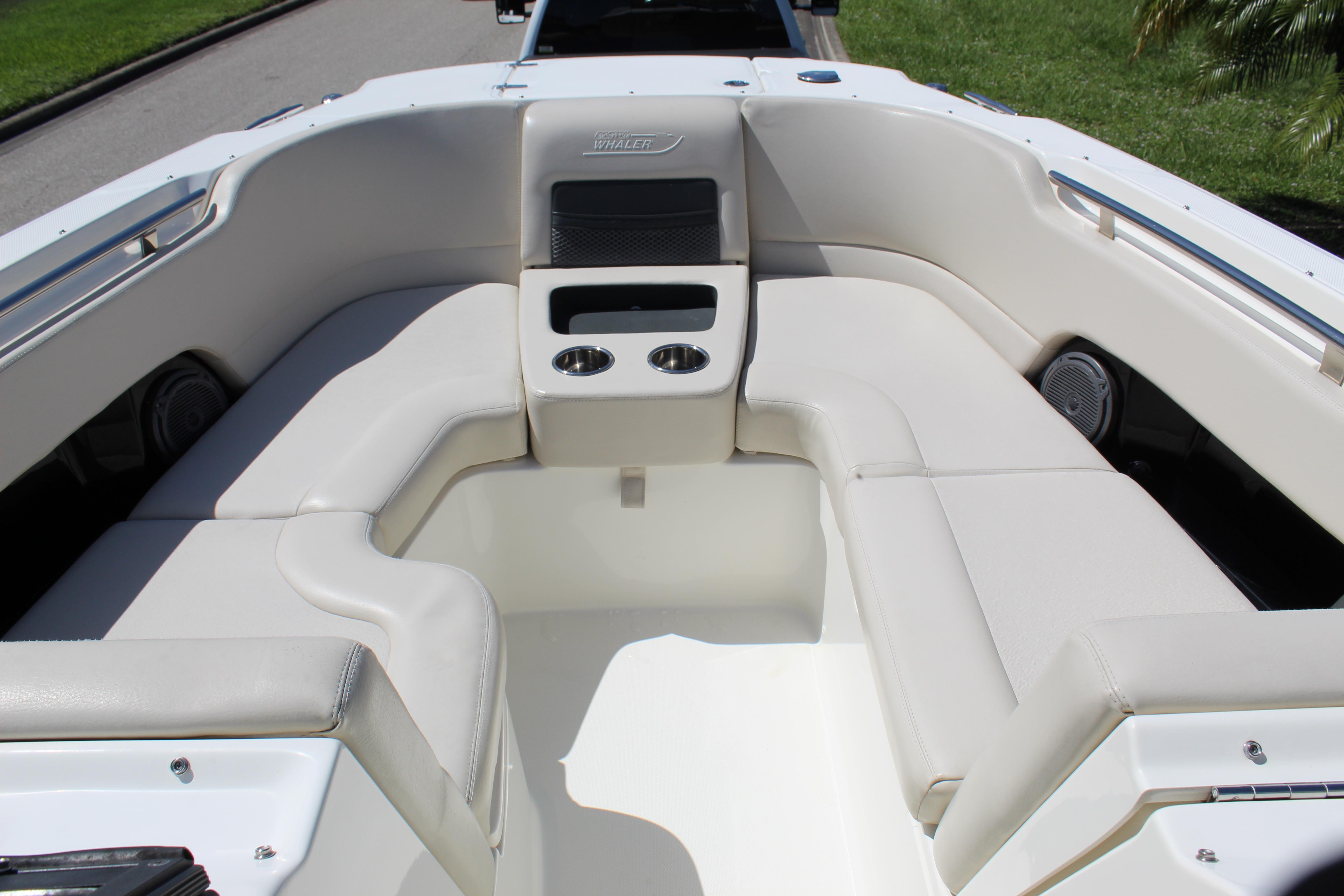 2018-boston-whaler-270-vantage-power-9879491-20250721145847848-1