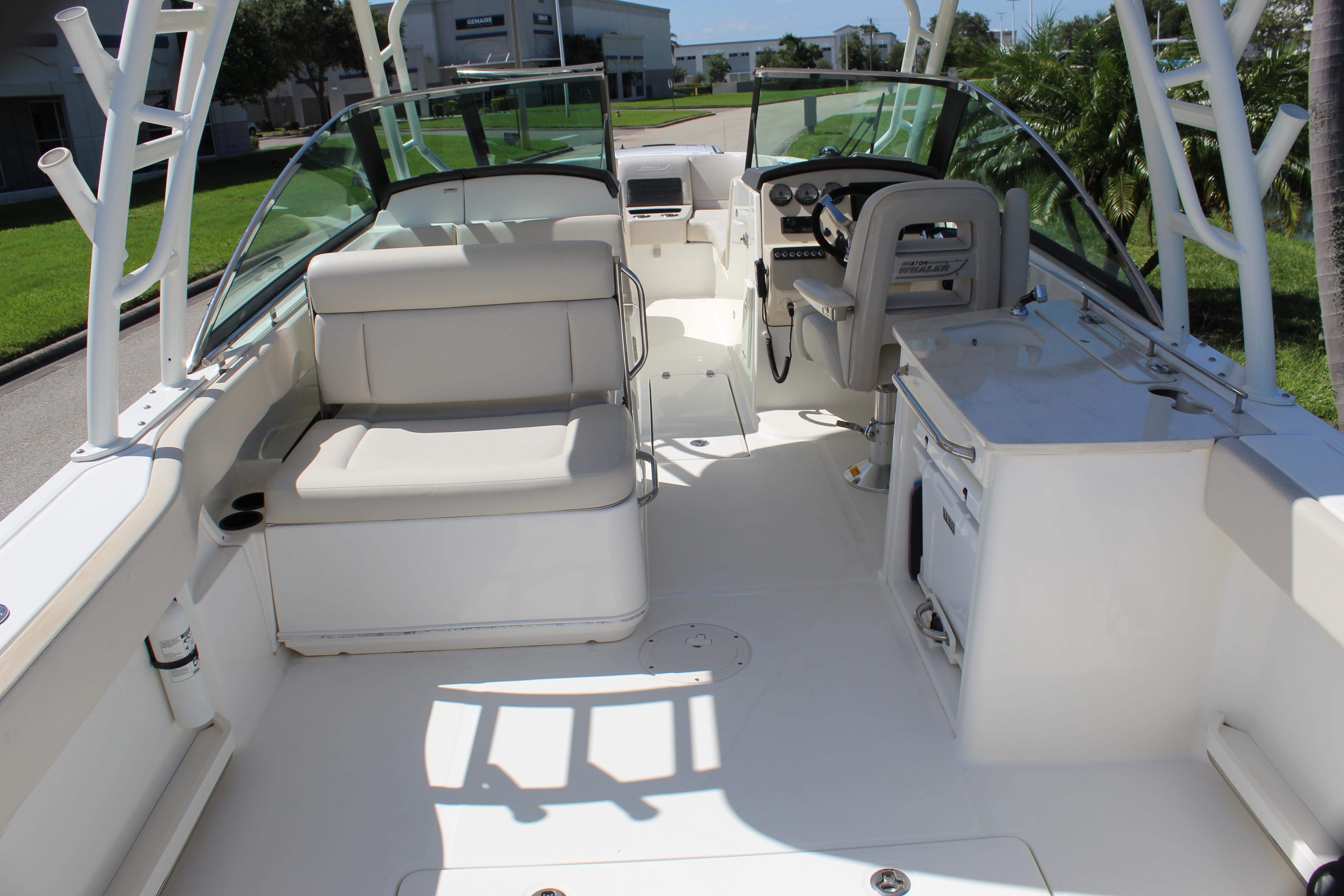 2018-boston-whaler-270-vantage-power-9879491-20250721150714430-1