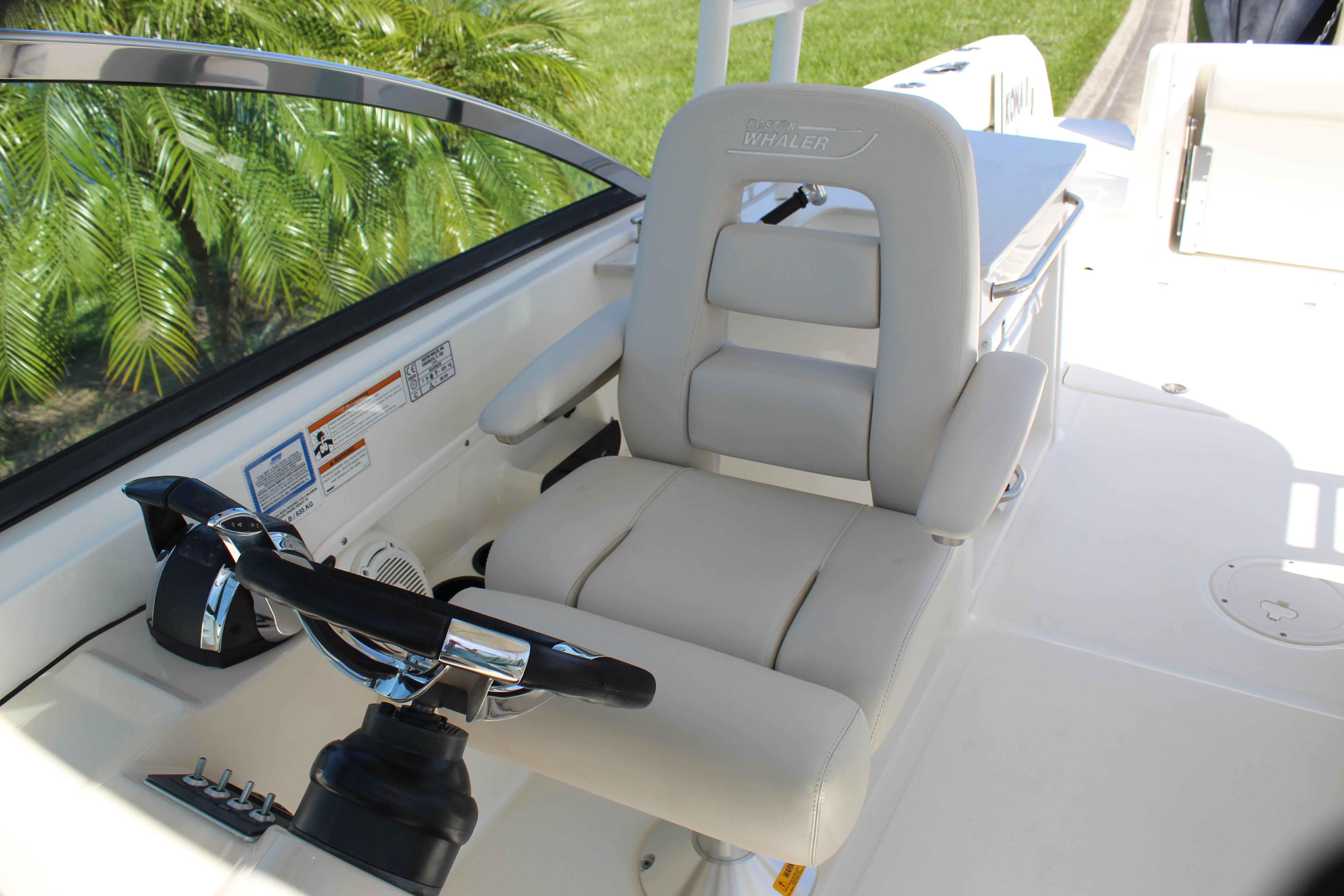 2018-boston-whaler-270-vantage-power-9879491-20250721150727321-1