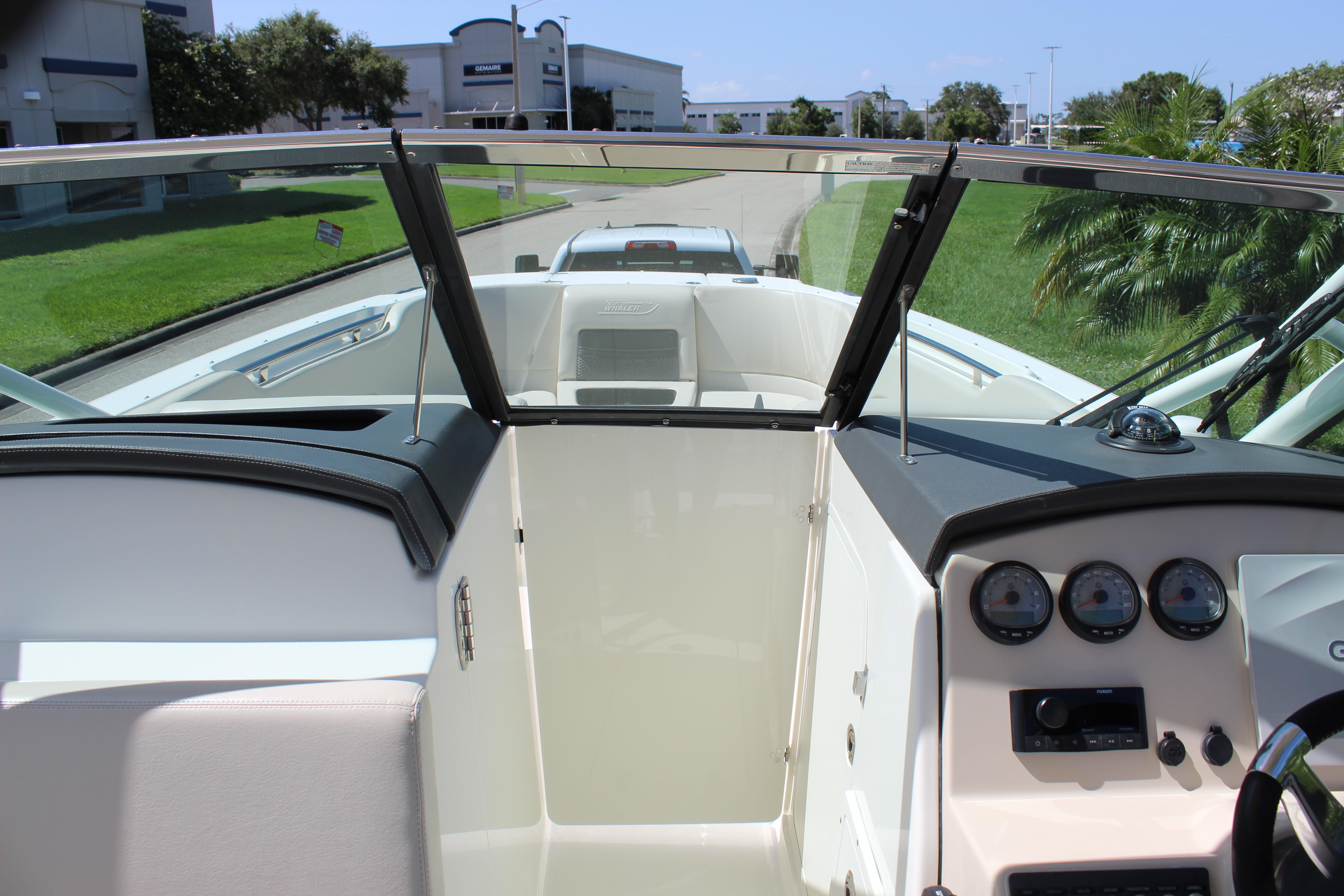 2018-boston-whaler-270-vantage-power-9879491-20250721150734569-1