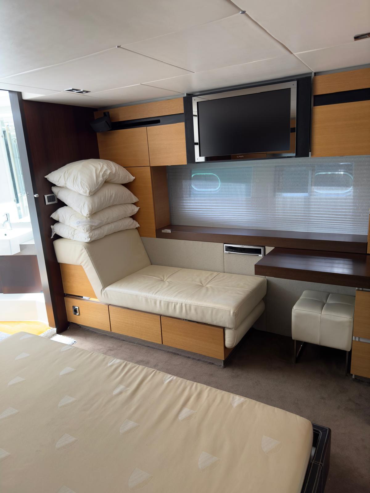 2010 Fairline 59 