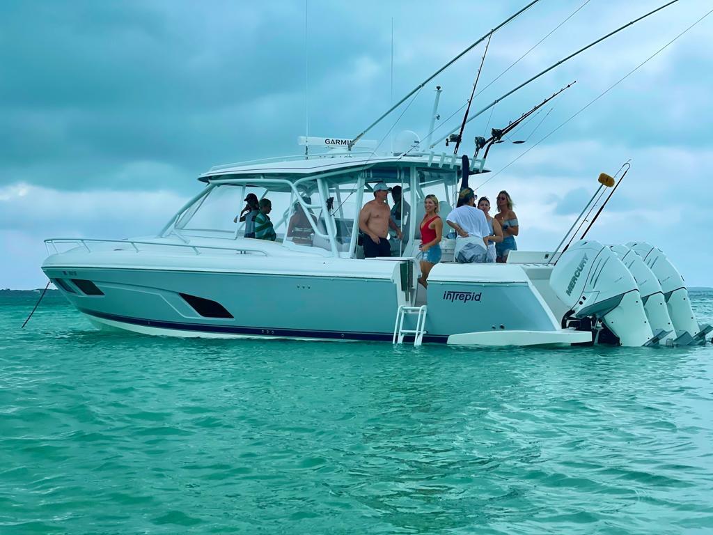 40' 2021 Intrepid 409 Valor