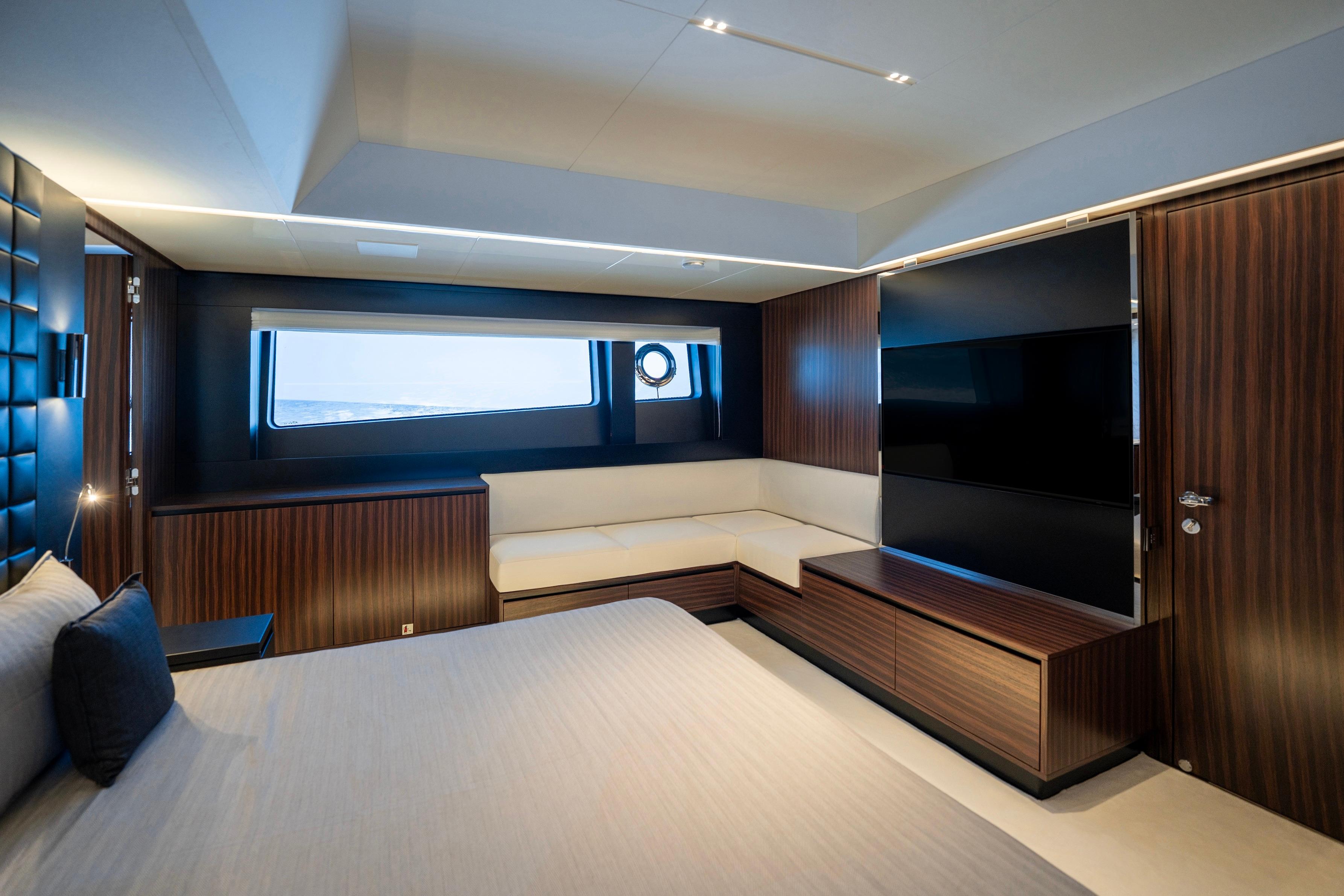 Ferretti S.p.A 82′ Diva