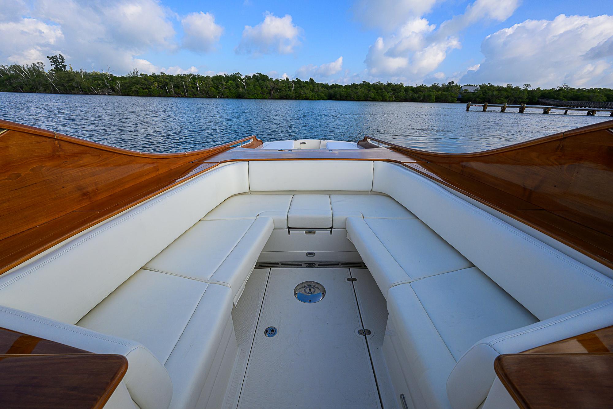 2019-hinckley-runabout-34-power-9689497-20250220133552148-1_XLARGE