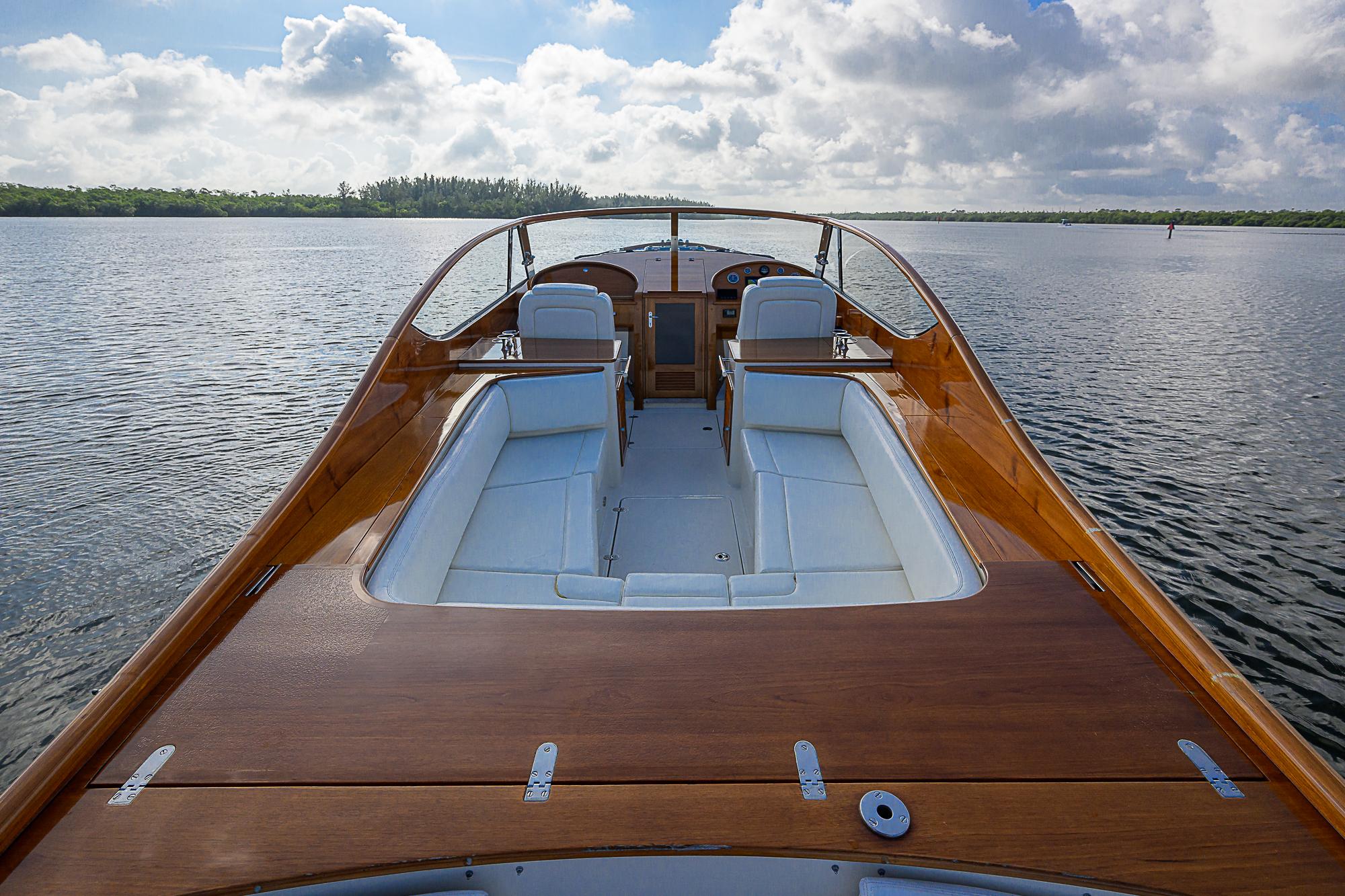 2019-hinckley-runabout-34-power-9689497-20250220133631922-1_XLARGE