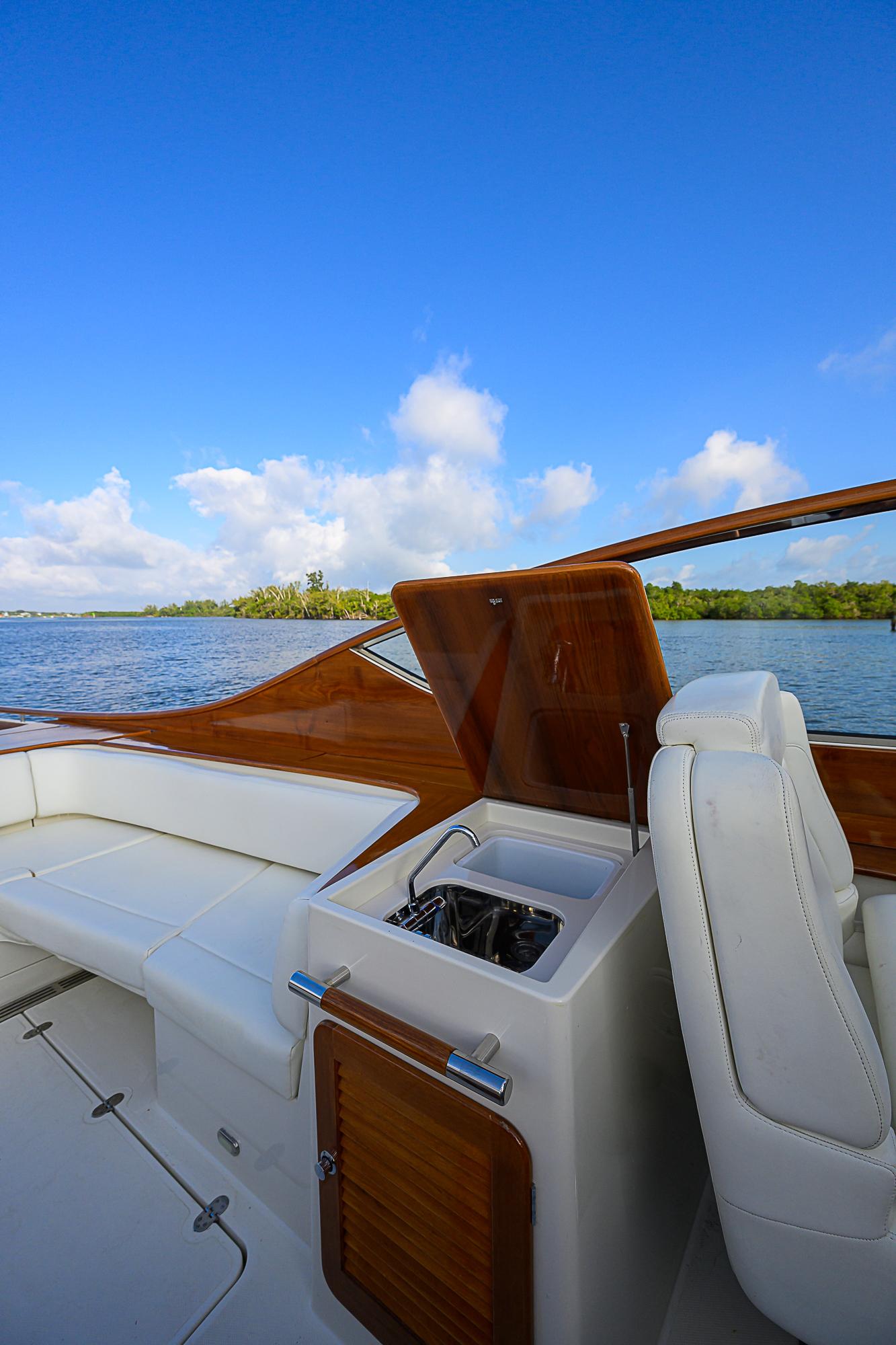2019-hinckley-runabout-34-power-9689497-20250220133808201-1_XLARGE