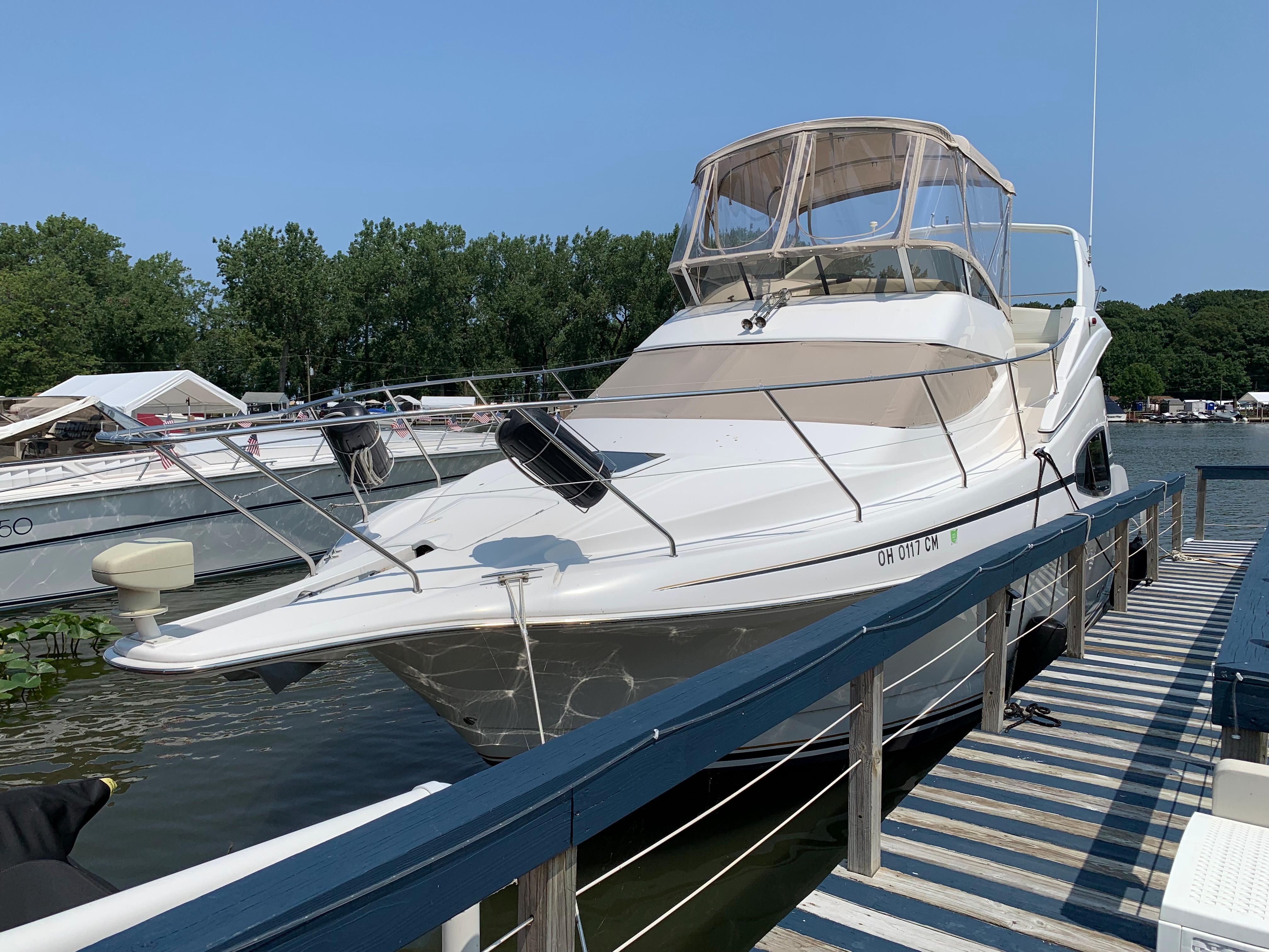 1999 Silverton 330 Sport Bridge Yachts360
