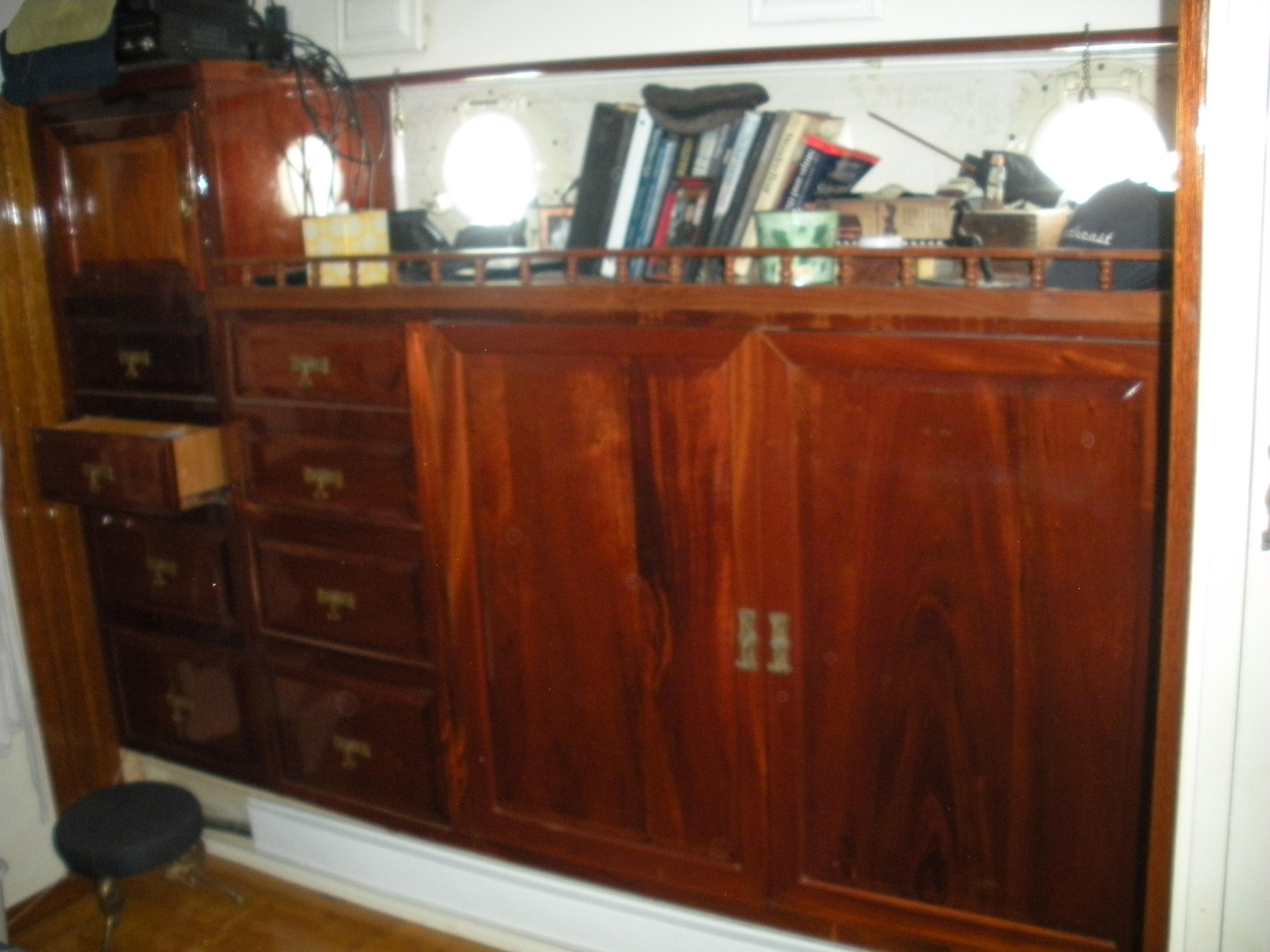 Hanging Lockers and Drawer system, Master Suite