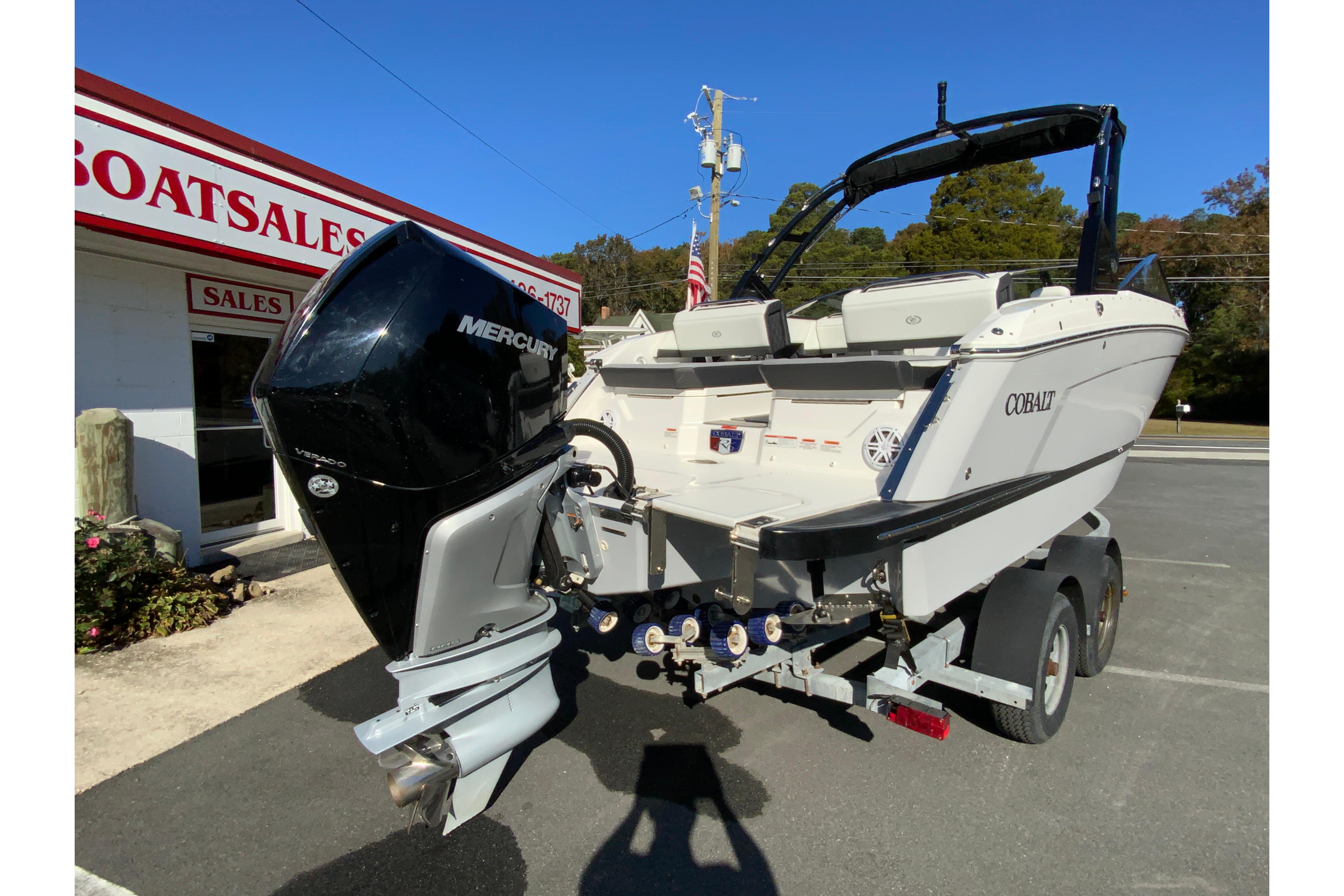 2023 Cobalt R6 Outboard-10