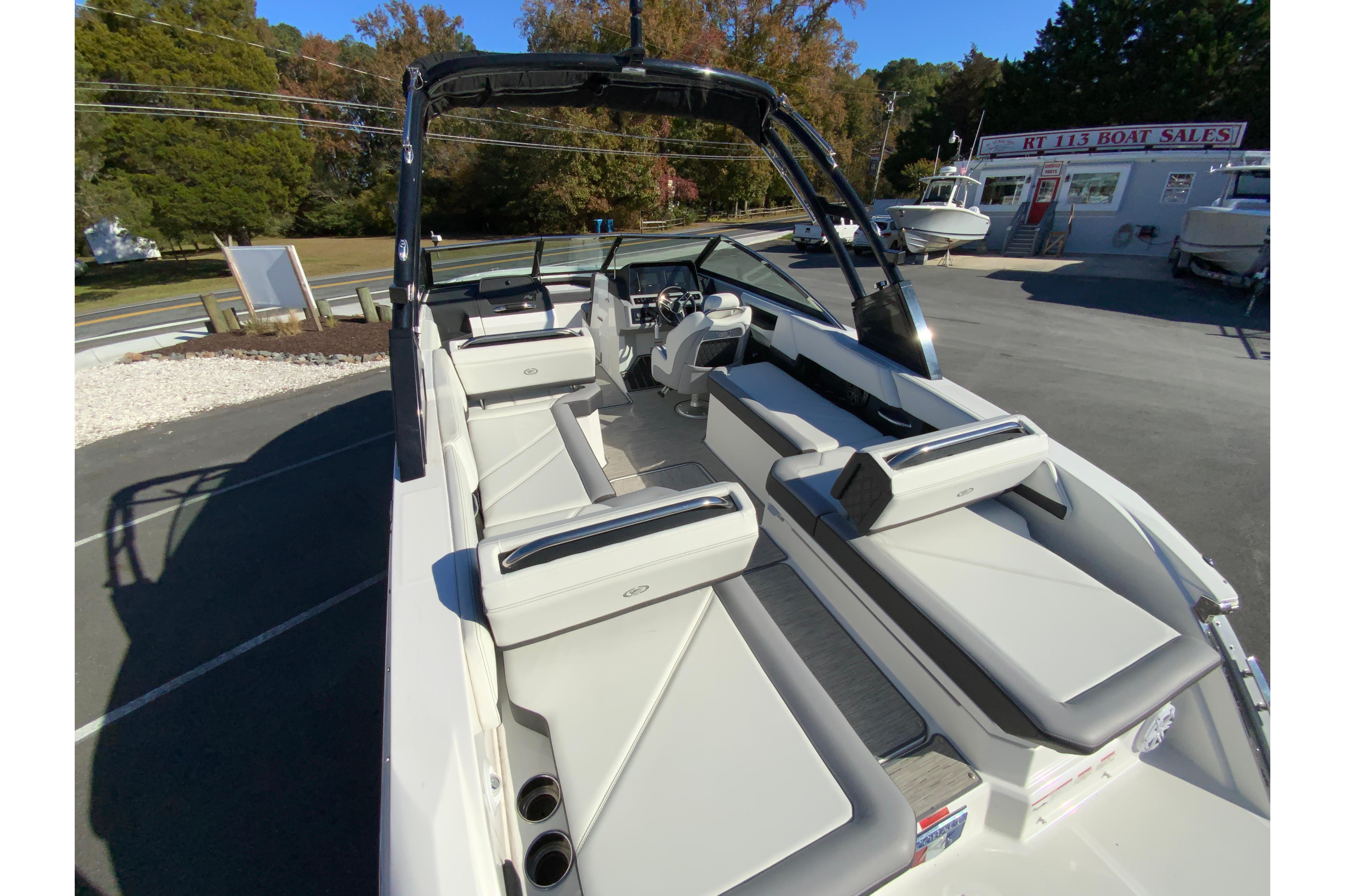 2023 Cobalt R6 Outboard-11