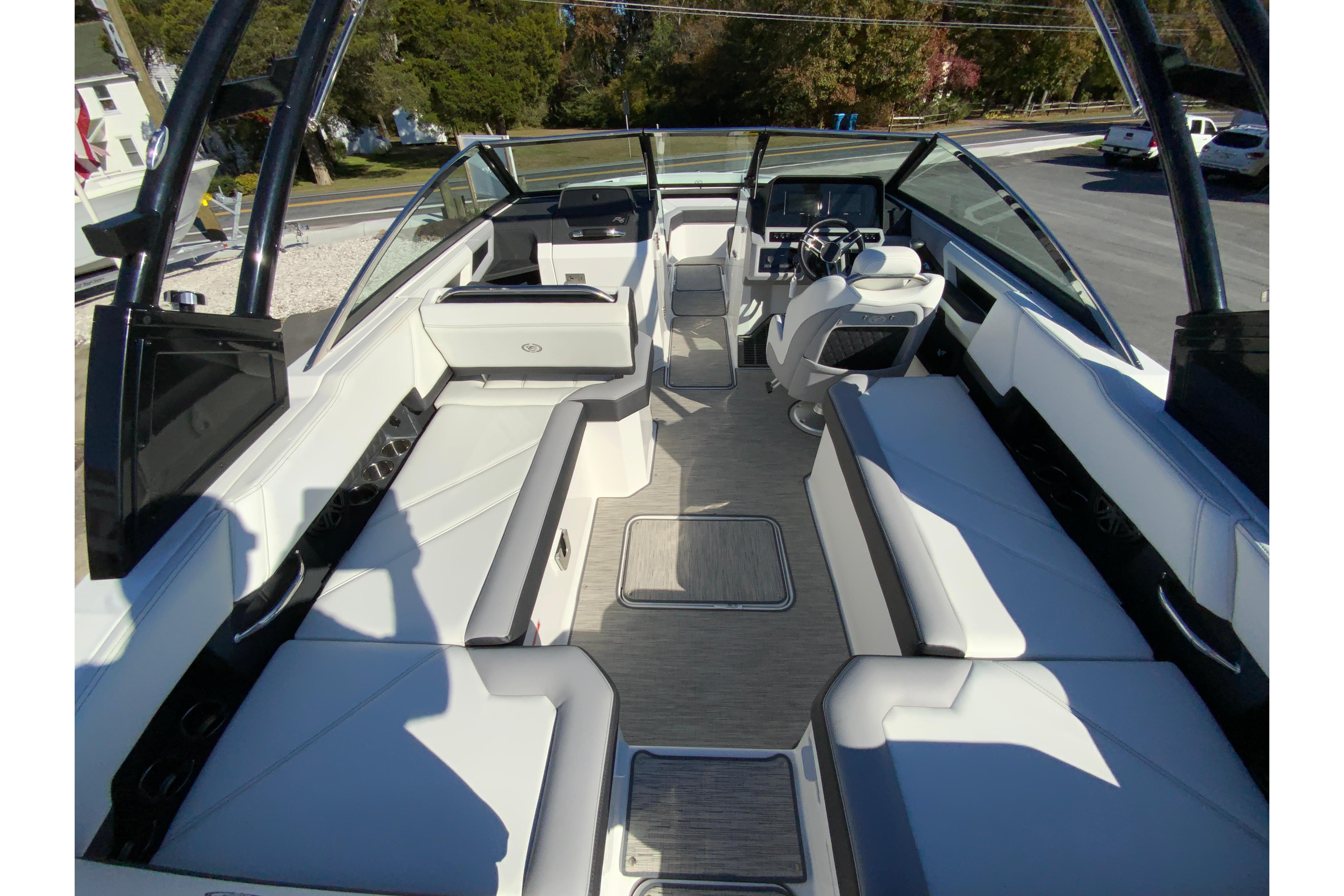 2023 Cobalt R6 Outboard-13