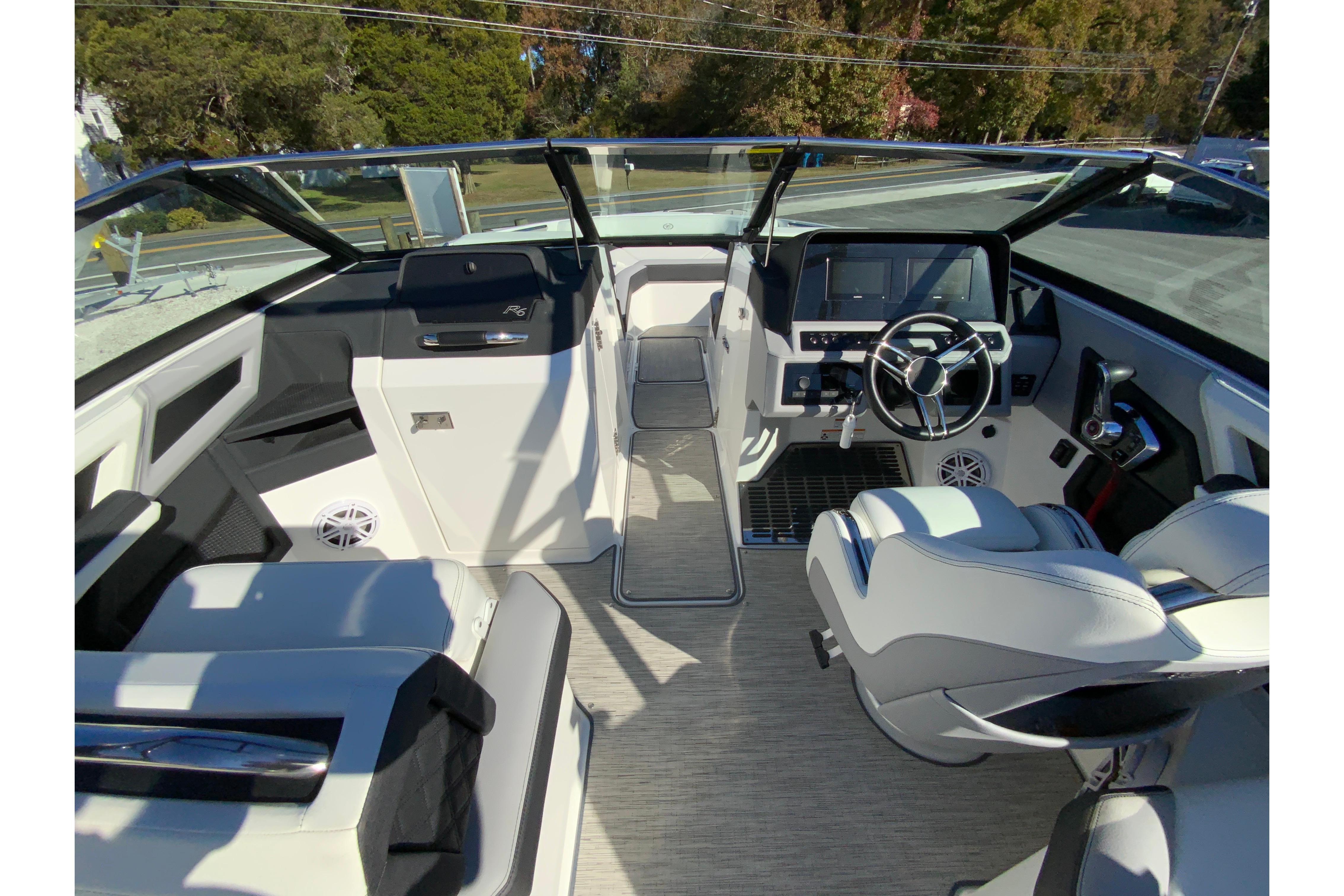 2023 Cobalt R6 Outboard-14