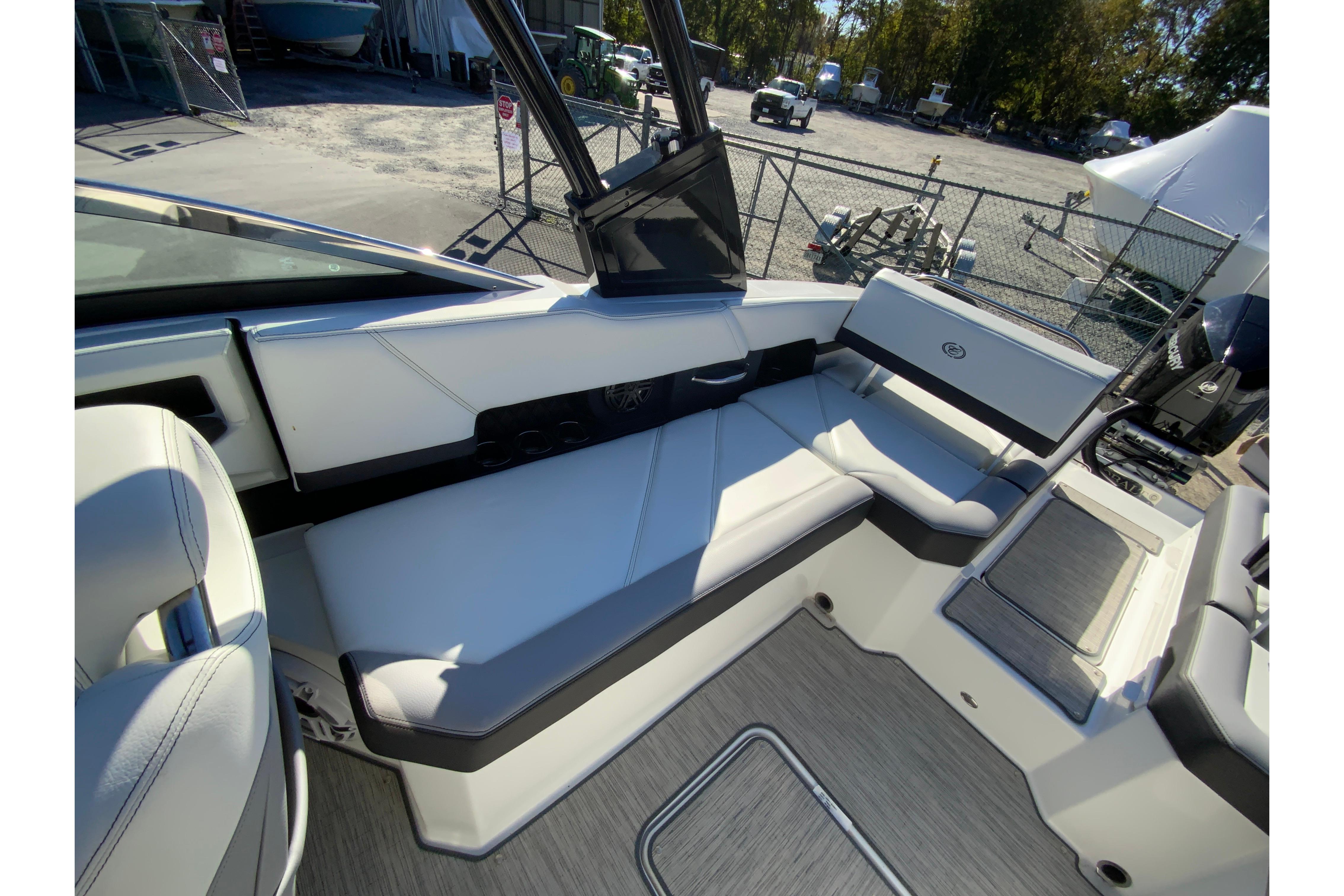 2023 Cobalt R6 Outboard-16