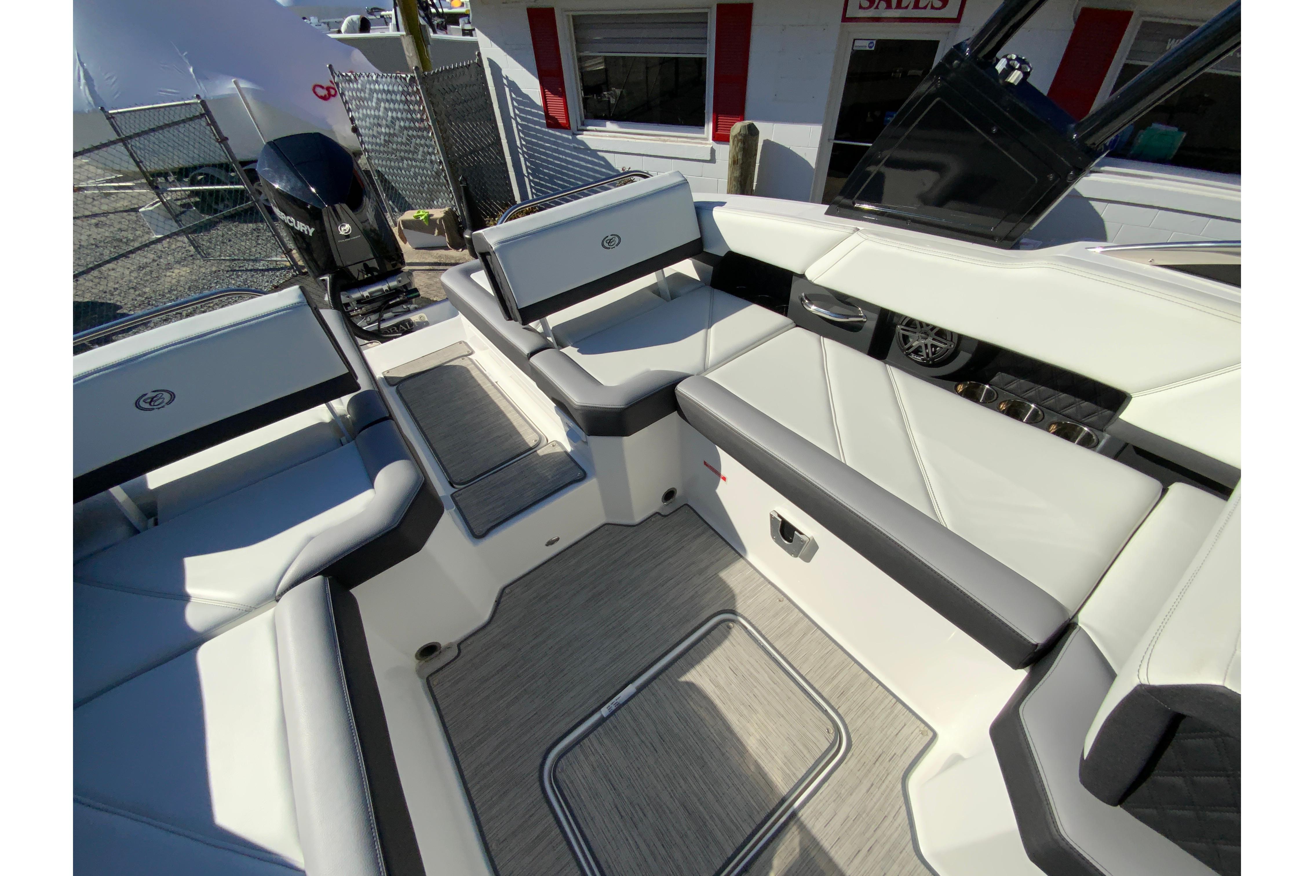 2023 Cobalt R6 Outboard-17