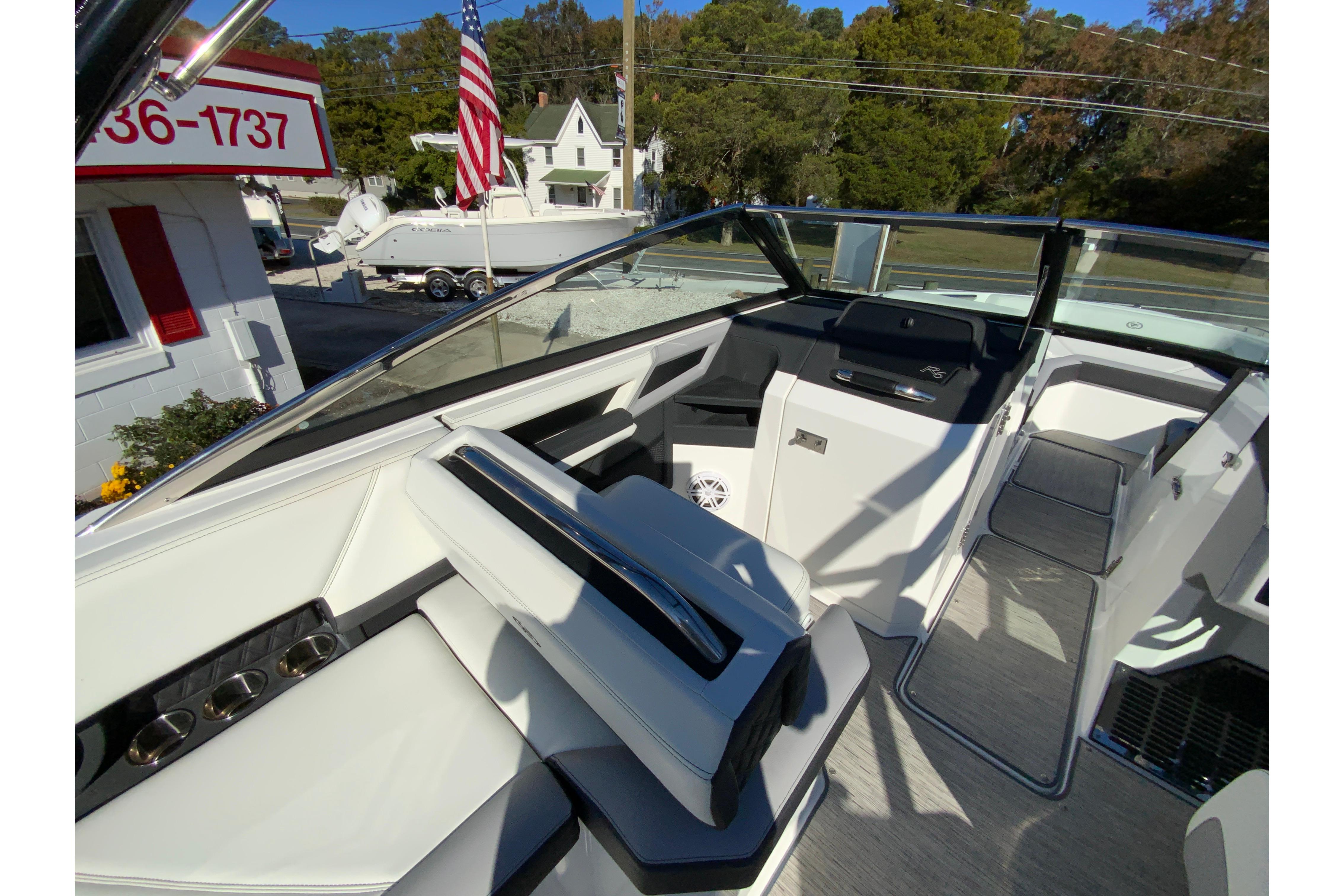 2023 Cobalt R6 Outboard-18
